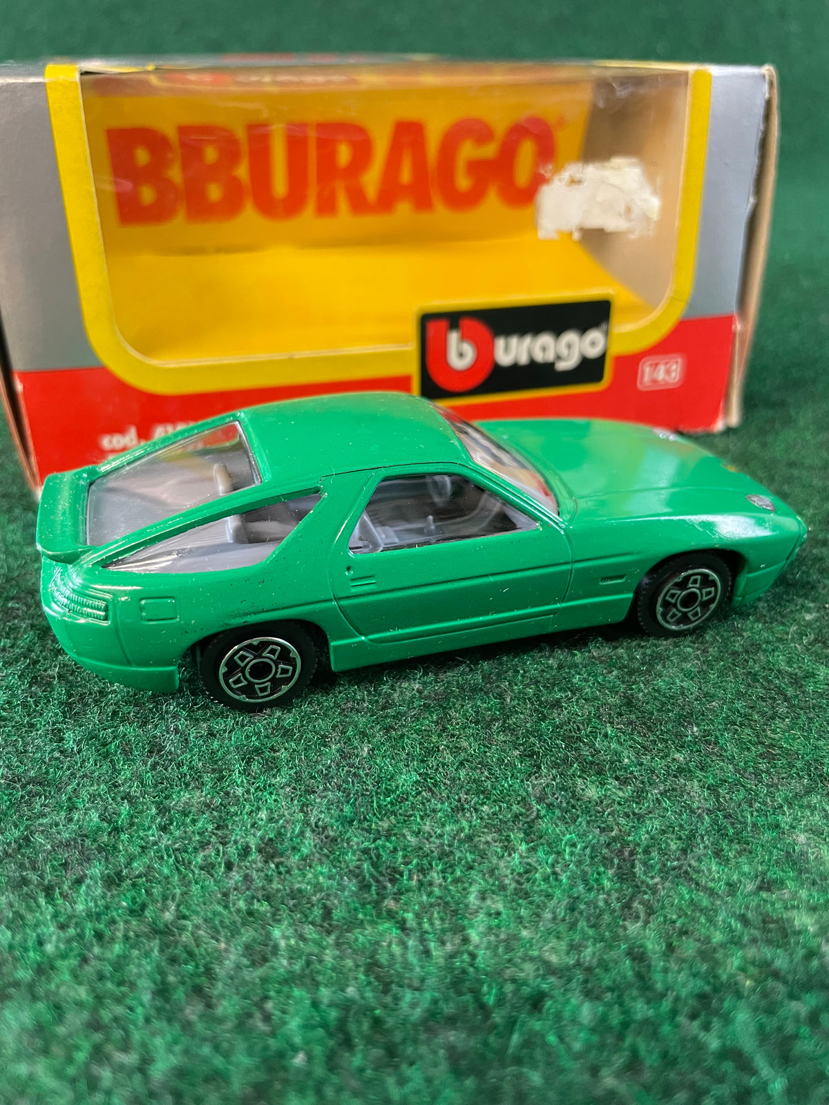 burago Porsche 928 Toy Car Diecast Set