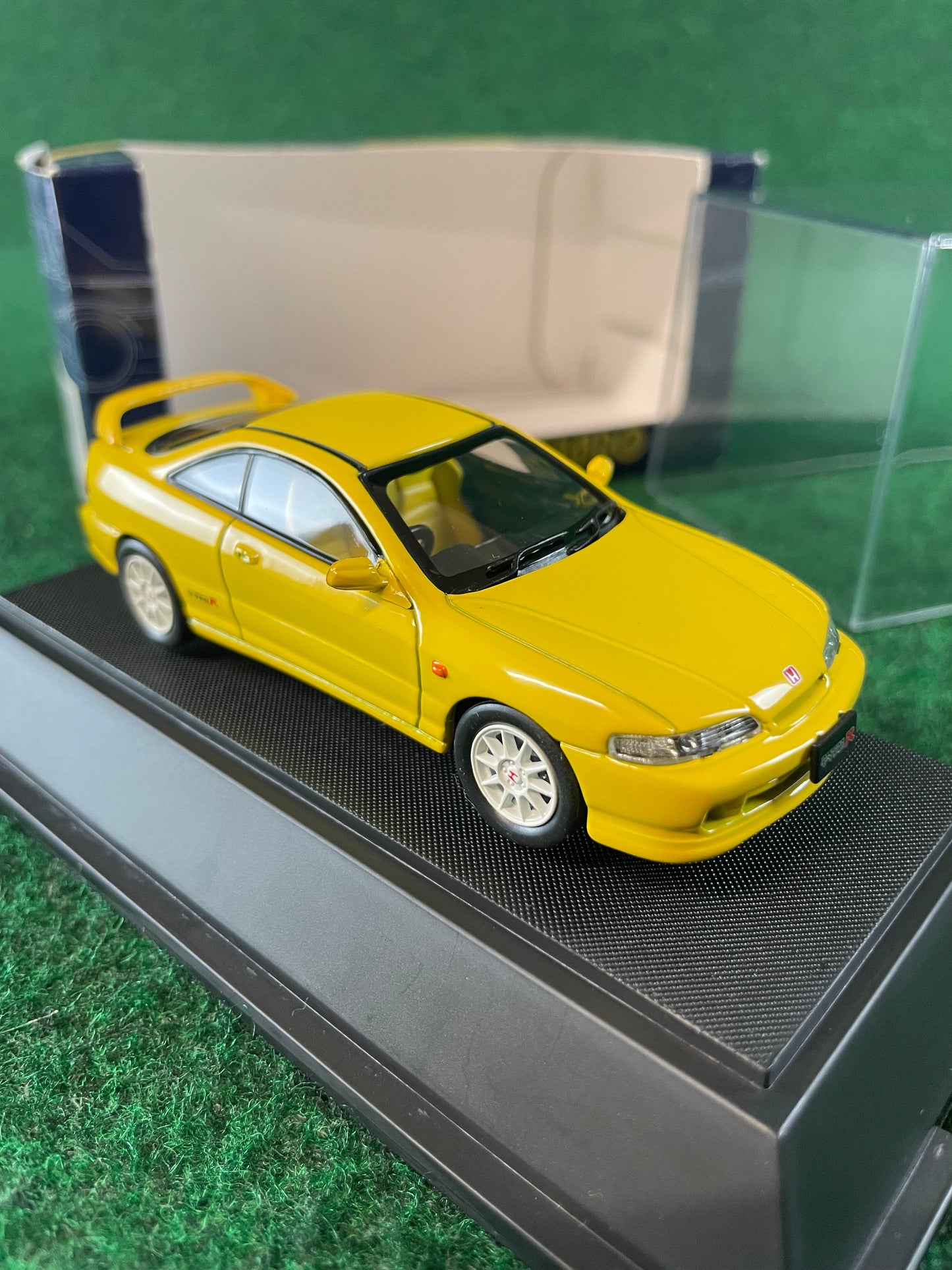 EBBRO Trendies Honda Integra Type R DC2 (Yellow) 1/43 Scale Diecast