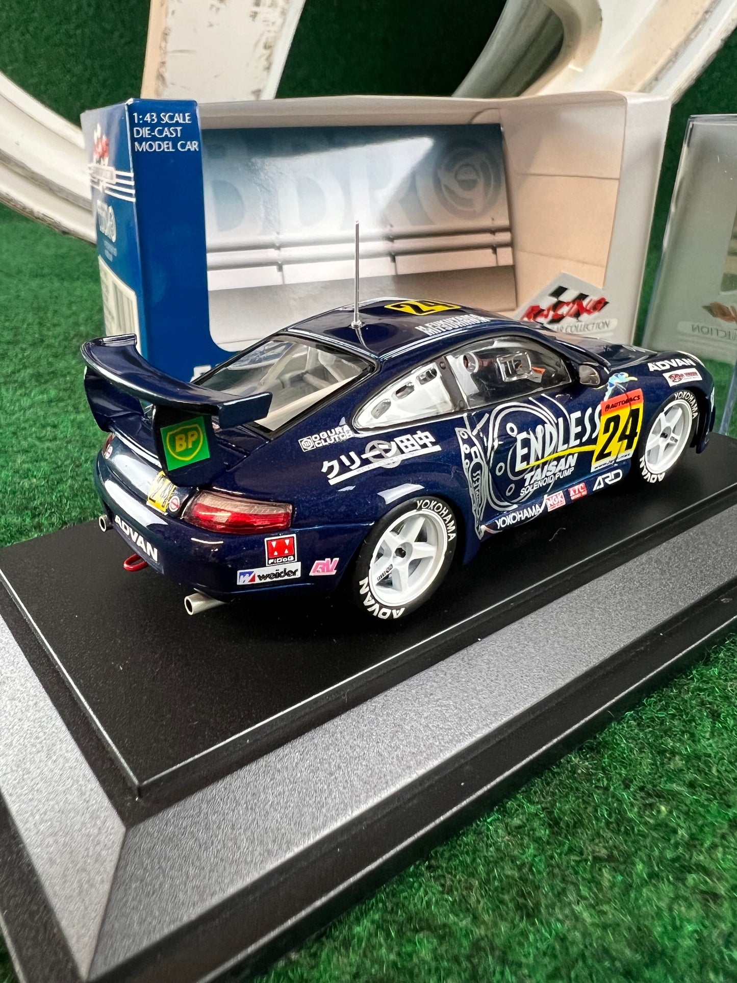 ENDLESS - 2004 Porsche 911 JGTC #26 Centerlock Race Wheel and Goods Set
