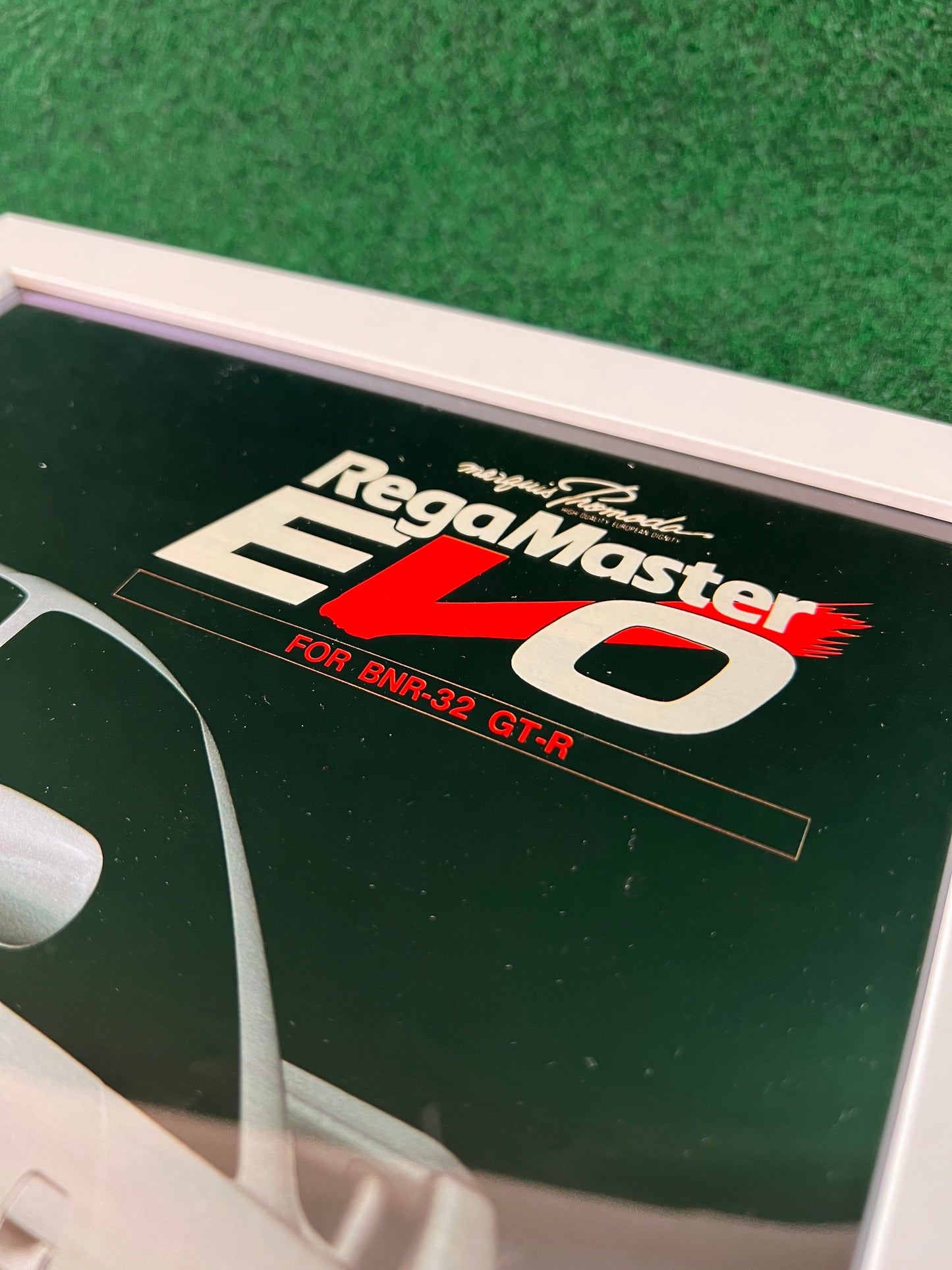 Desmond Regamaster EVO Wheels - Nissan Skyline R32 GT-R Specs Framed Advertisement Picture Set (1995)