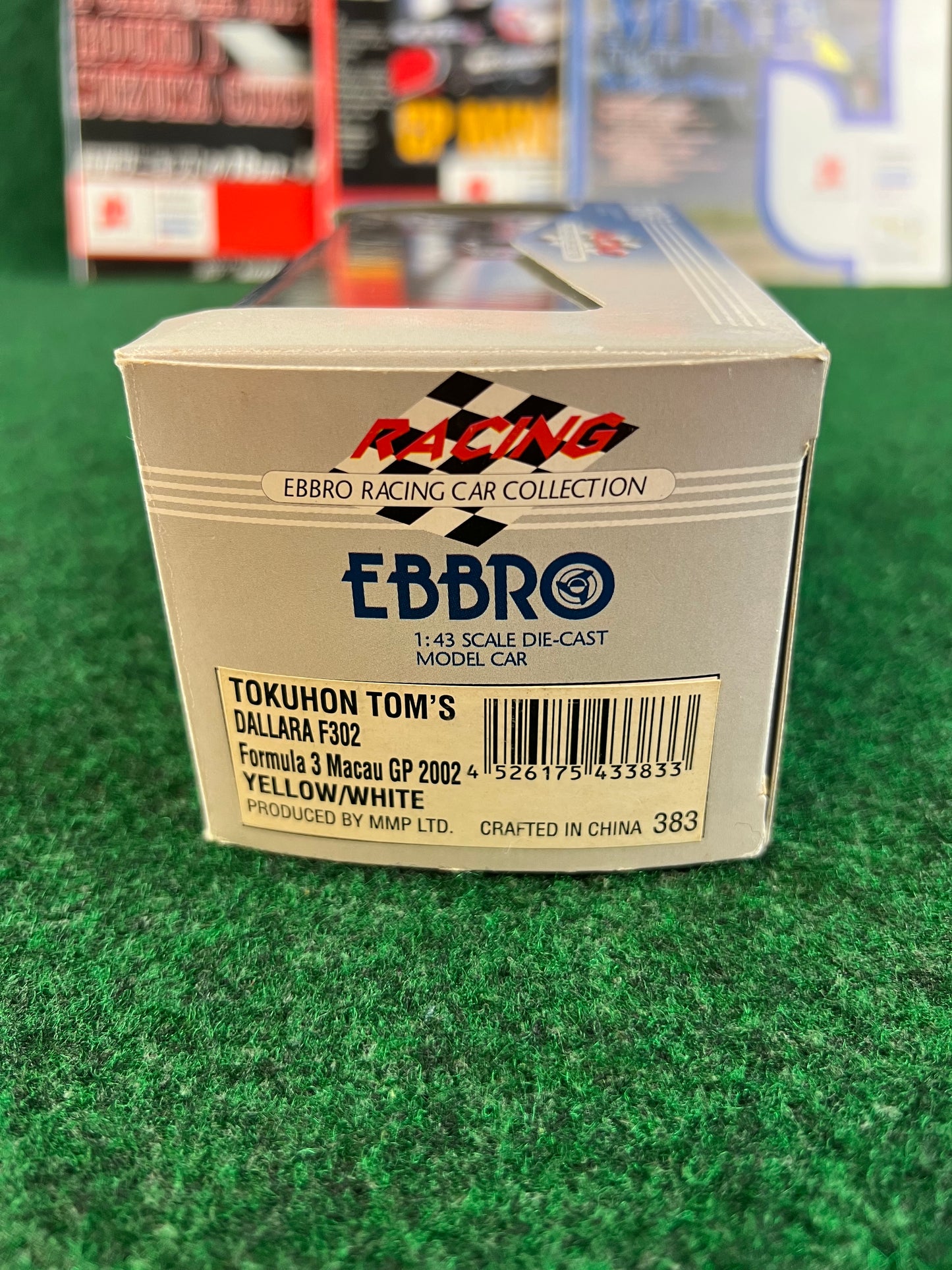 EBBRO - Tokuhon TOM'S Toyota Dallara F302 Formula 3 Macau GP 2002 No. 18 1/43 Scale Diecast