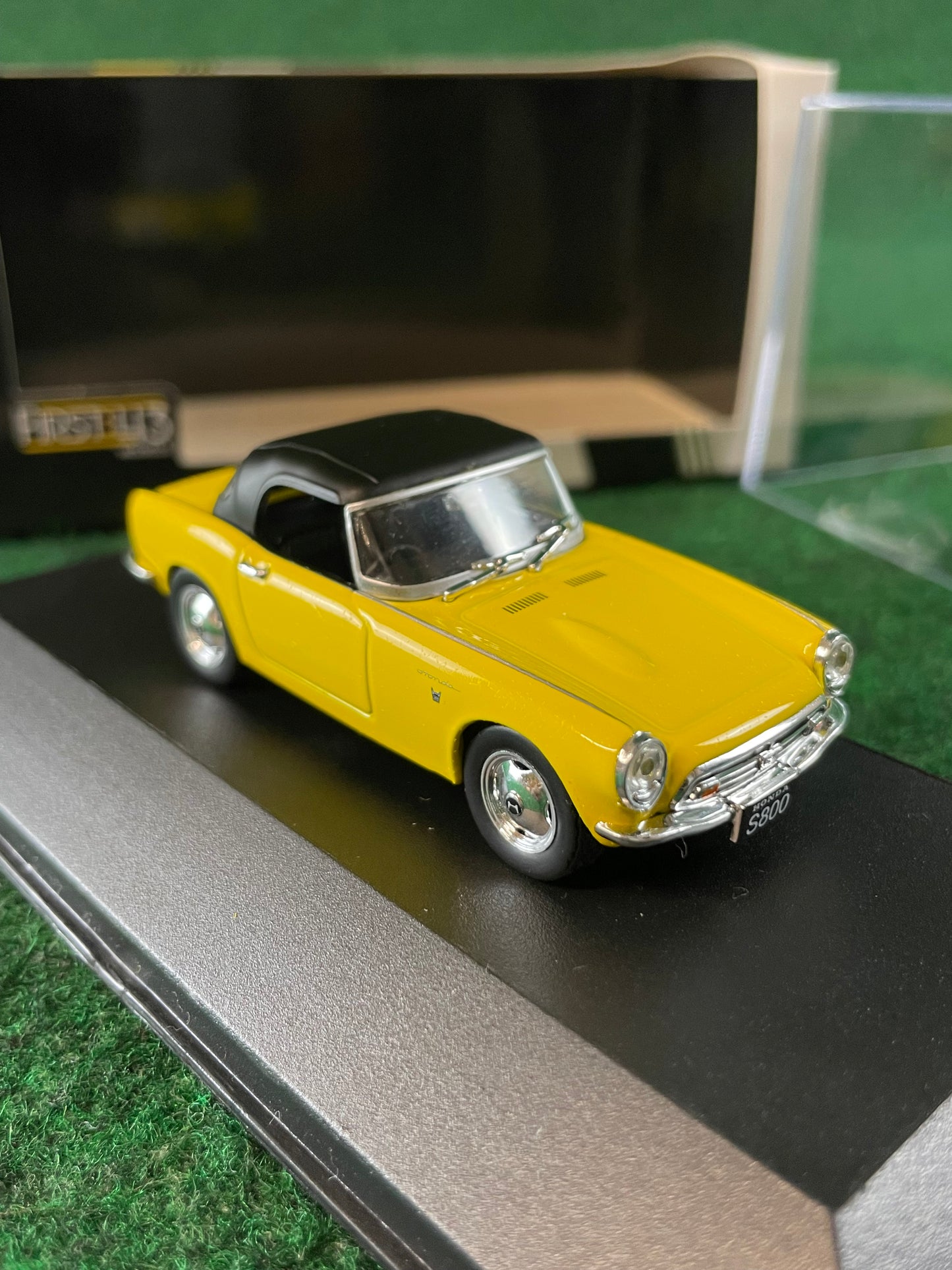 First43 Honda S800 1/43 Scale Diecast and Honda Collection Hall Towel Set