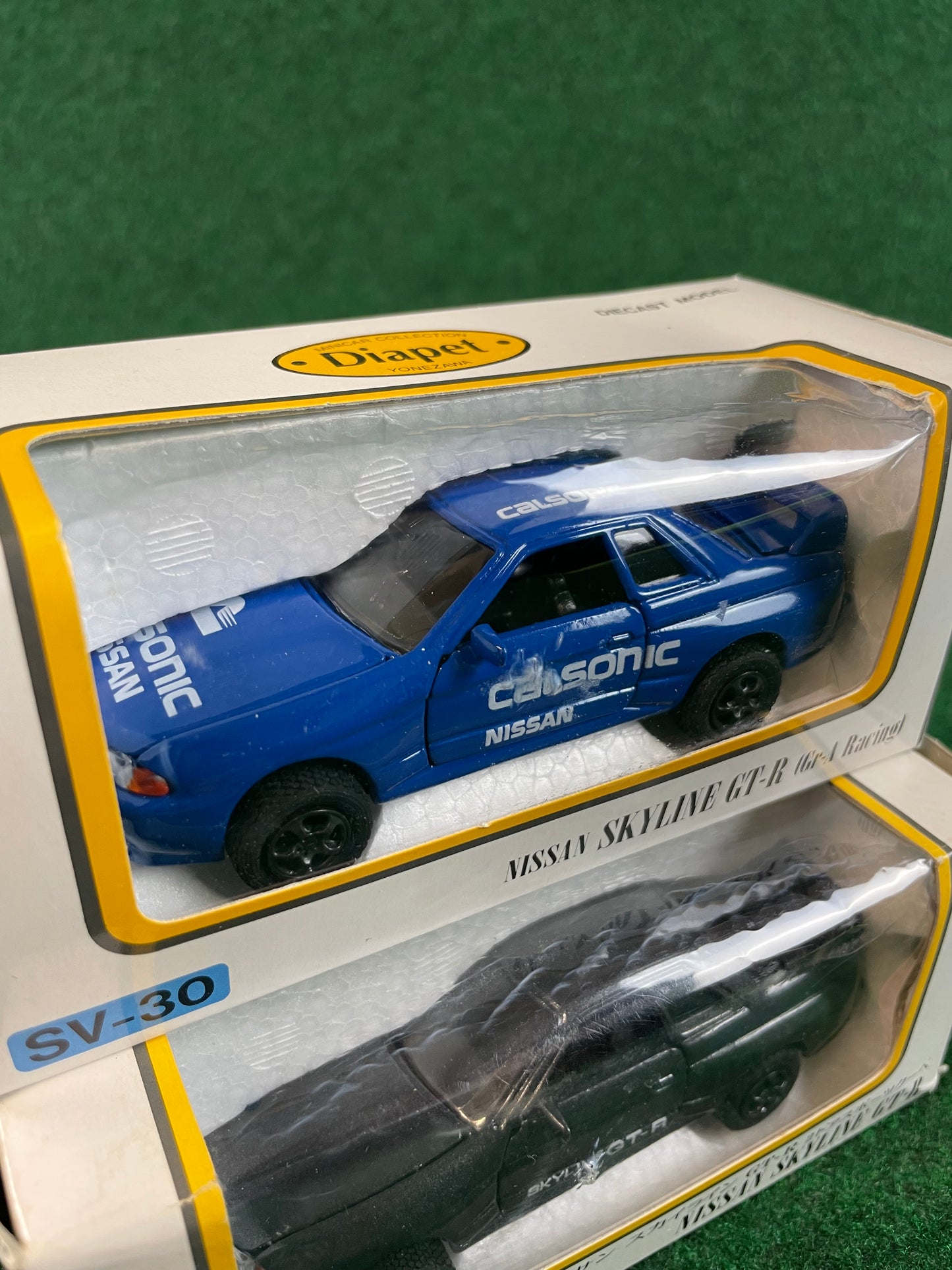 Diapet - Calsonic Group A & Debut Edition Nissan Skyline R32 GT-R 1/40 Scale Diecast Set