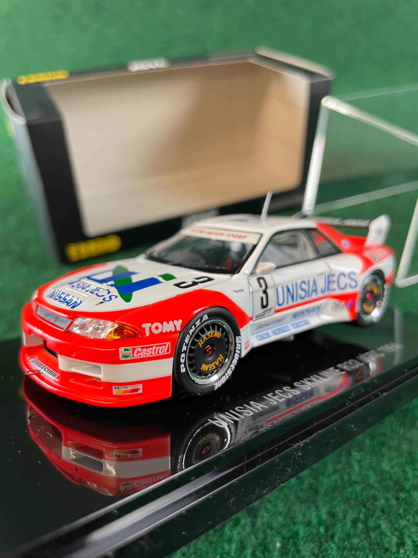 EBBRO Legends of JGTC - 1994 Unisia JECS Nissan Skyline R32 GTR 1/43 Scale Diecast