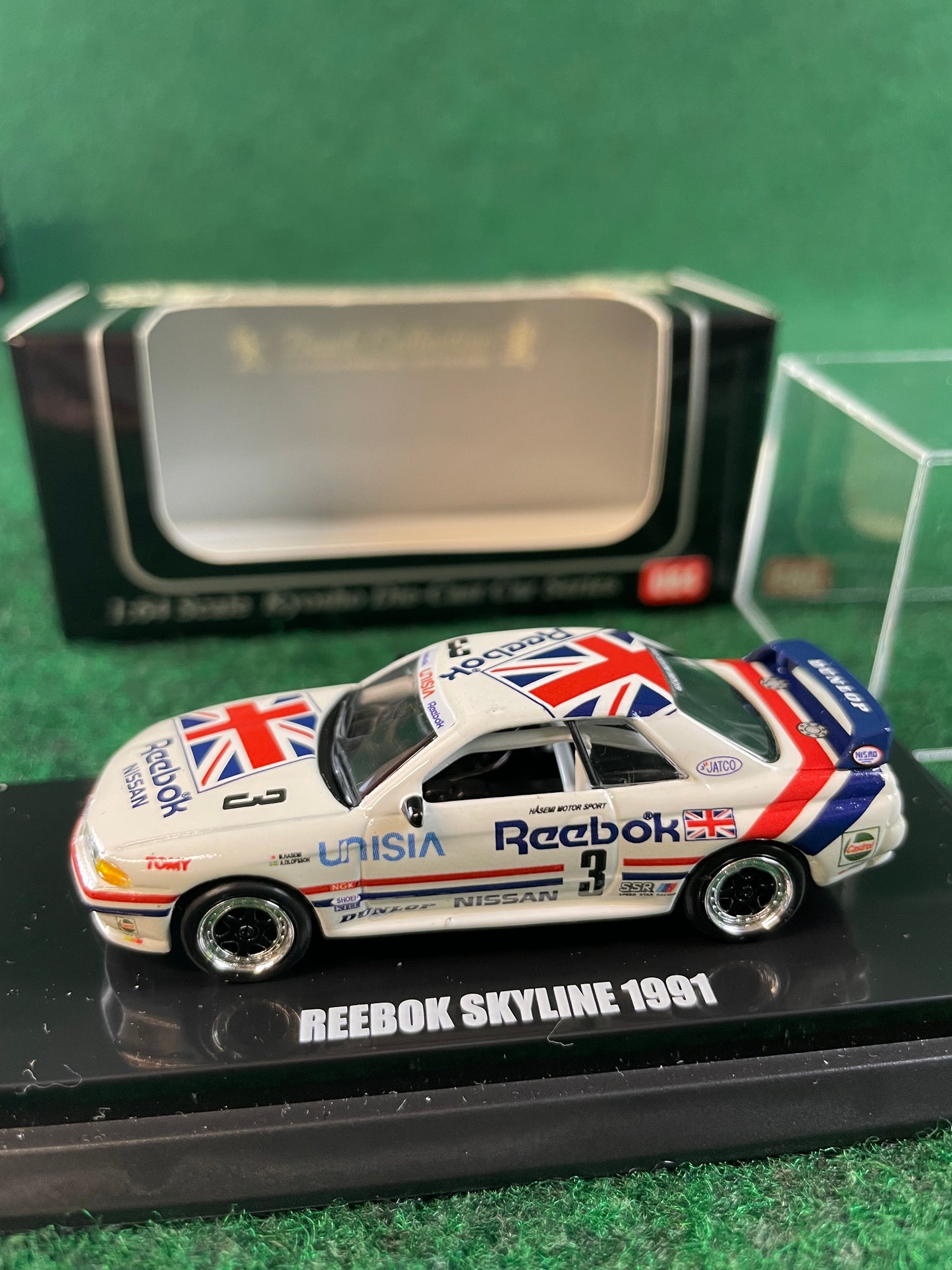 KYOSHO - Beads Collection 1990 & 1991 Reebok Nissan Skyline R32 GT-R 1/64 Scale Diecast Set