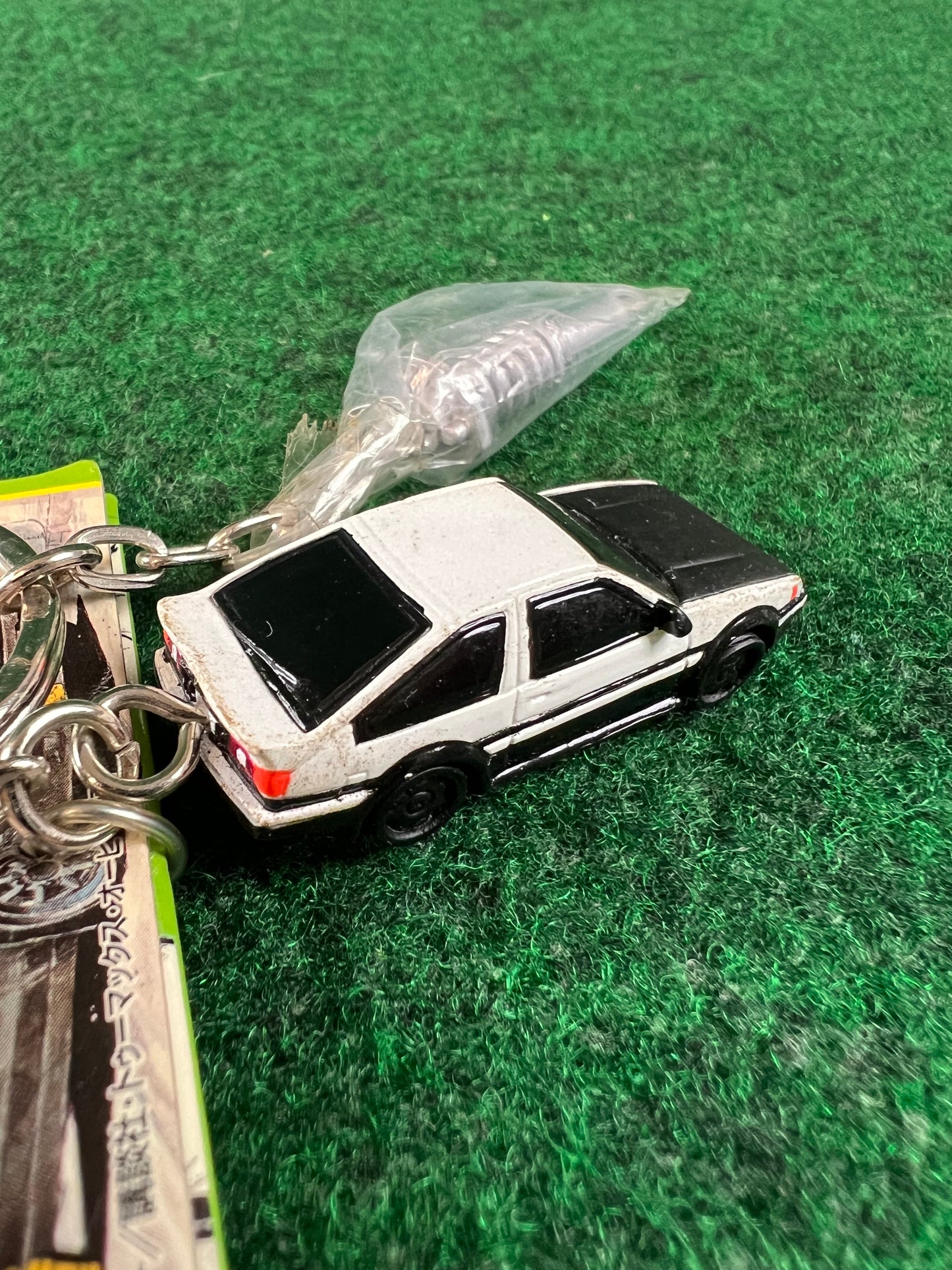 Initial D - Toyota Corolla Levin Hatch AE86 (Black Hood) Mini Car & Coilover Charm Keychain