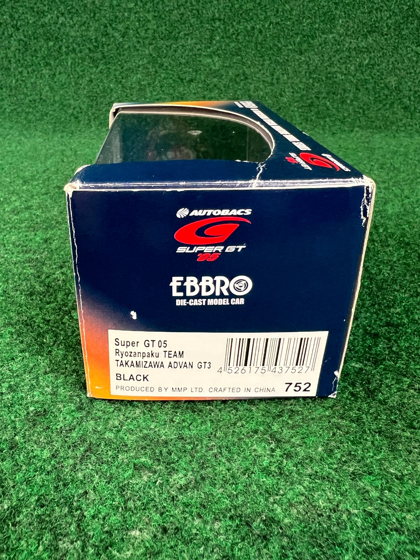 EBBRO - 2005 Super GT Ryozanpaku TEAM TAKAMIZAWA ADVAN Porsche 911 GT3 1/43 Scale Diecast