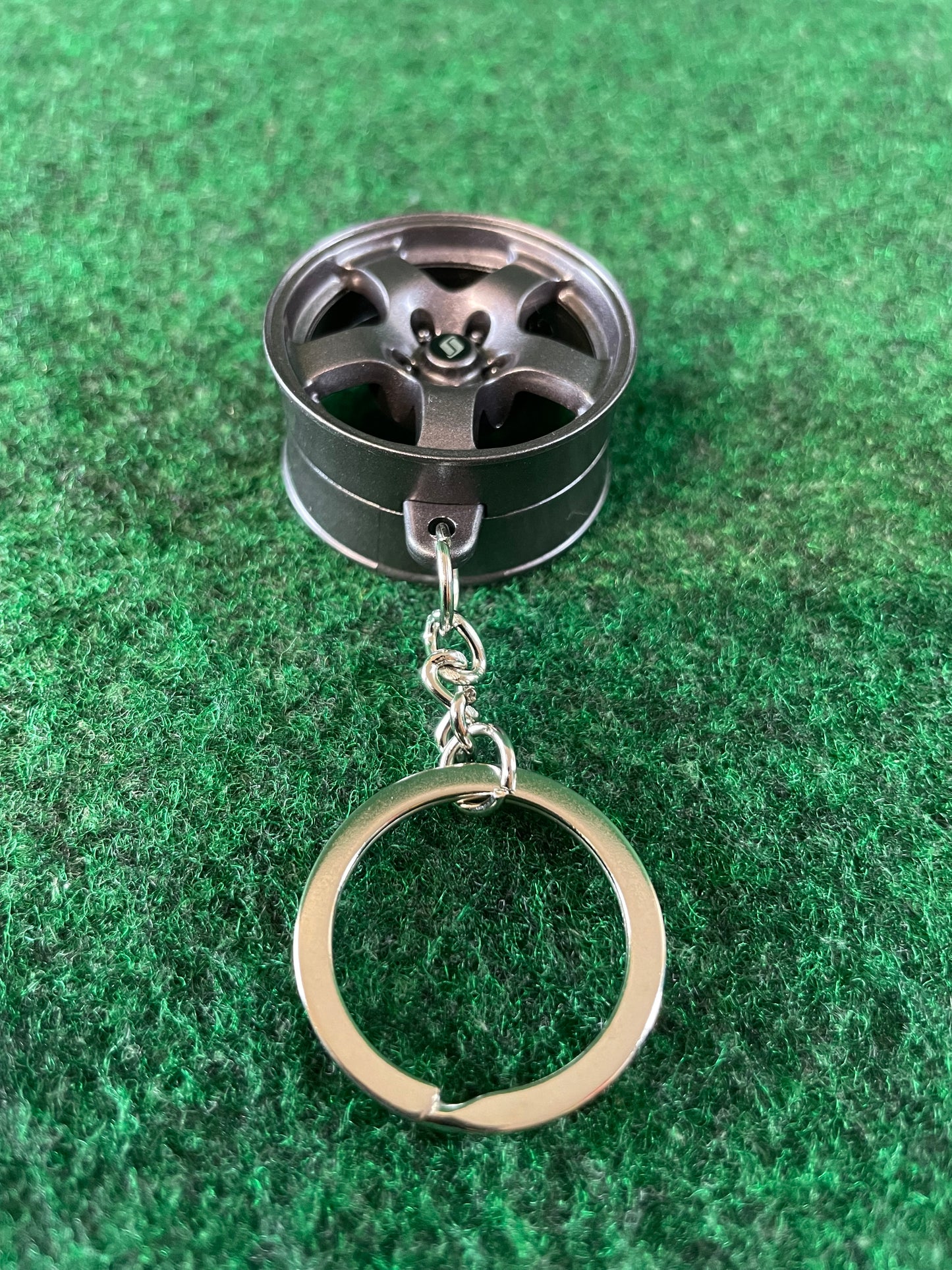 TC Juurokuhoi Vending Machine Nissan Skyline R32 GT-R Wheel Keychain