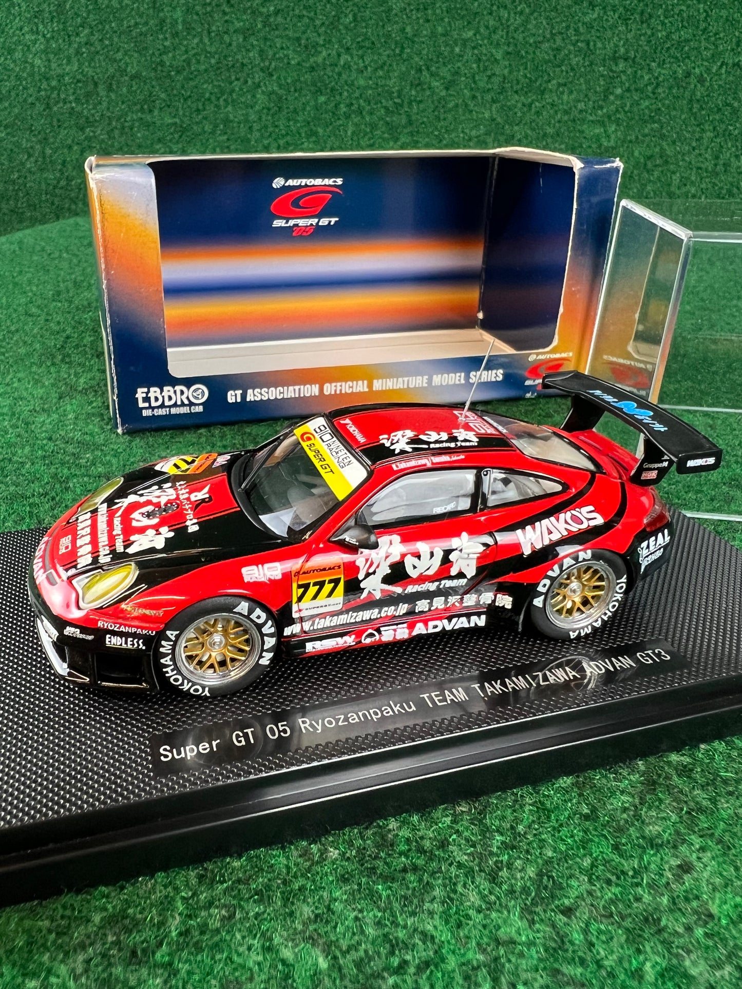 EBBRO - 2005 Super GT Ryozanpaku TEAM TAKAMIZAWA ADVAN Porsche 911 GT3 1/43 Scale Diecast