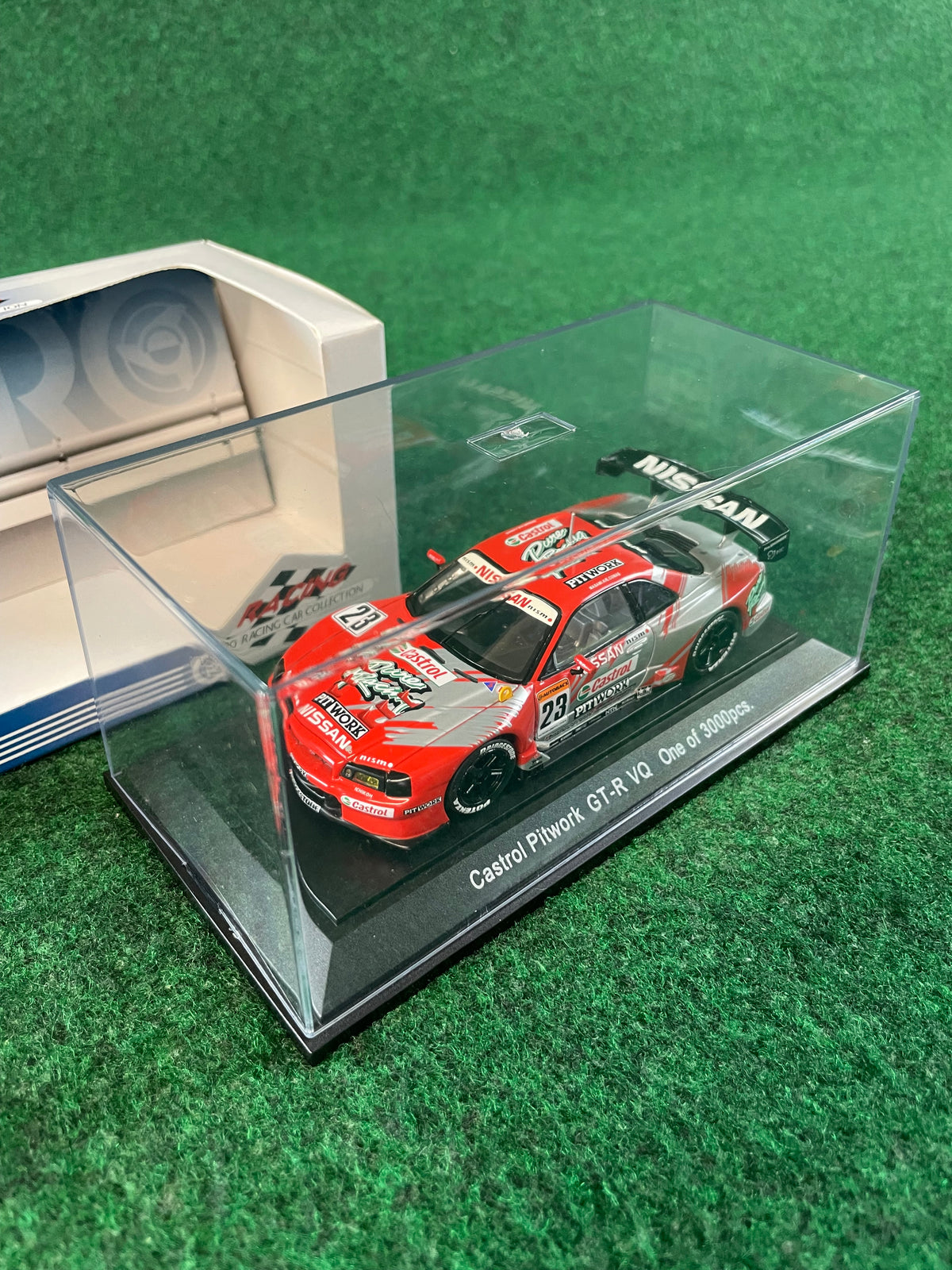 EBBRO Racing Car Collection - 2002 Castrol Pitwork Nissan Skyline R34 GT-R VQ 1/43 Scale Diecast