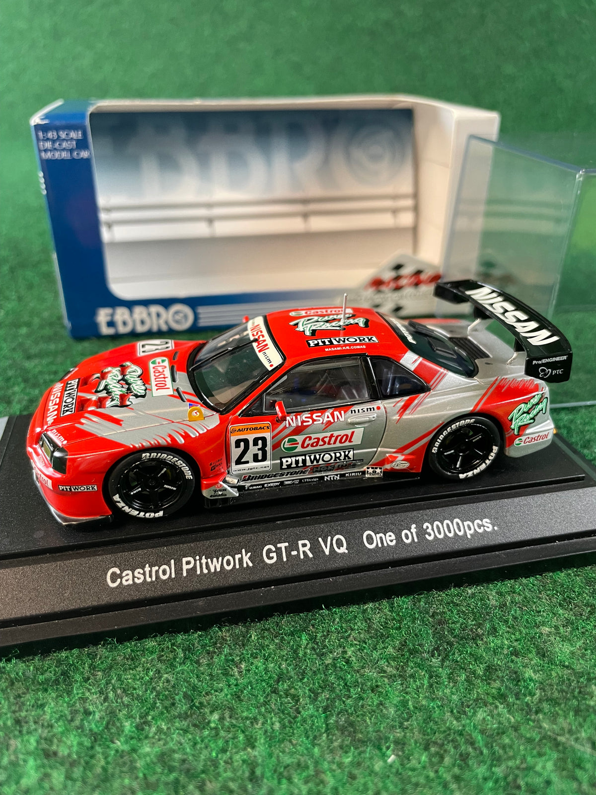 EBBRO Racing Car Collection - 2002 Castrol Pitwork Nissan Skyline R34 GT-R VQ 1/43 Scale Diecast