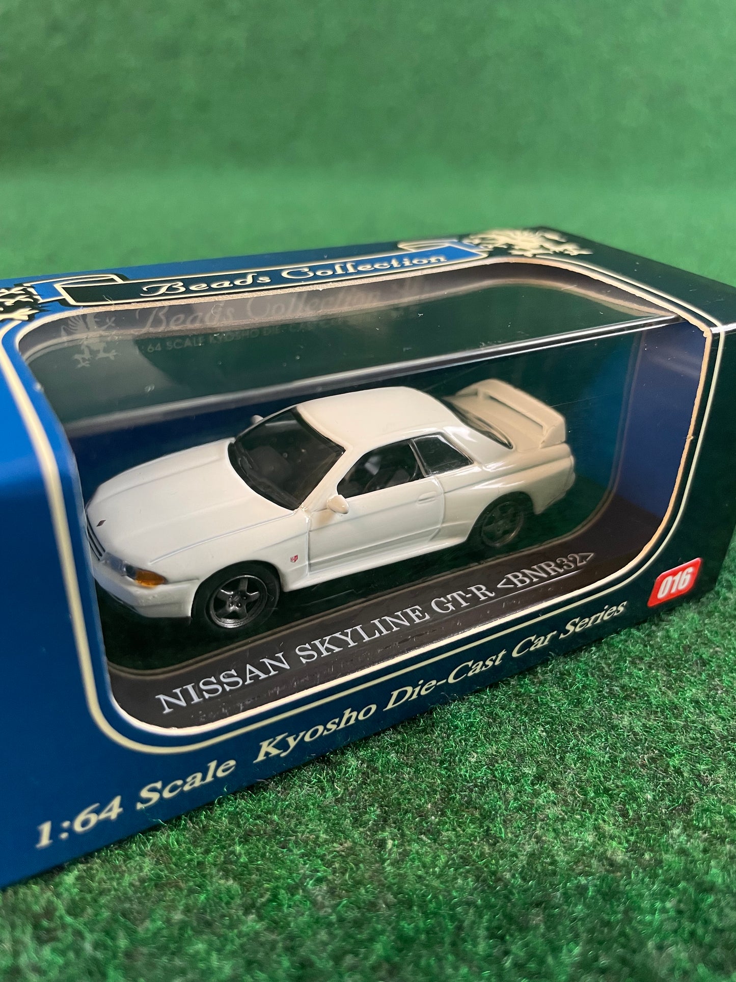 KYOSHO - Beads Collection White Nissan Skyline R32 GT-R 1/64 Scale Diecast