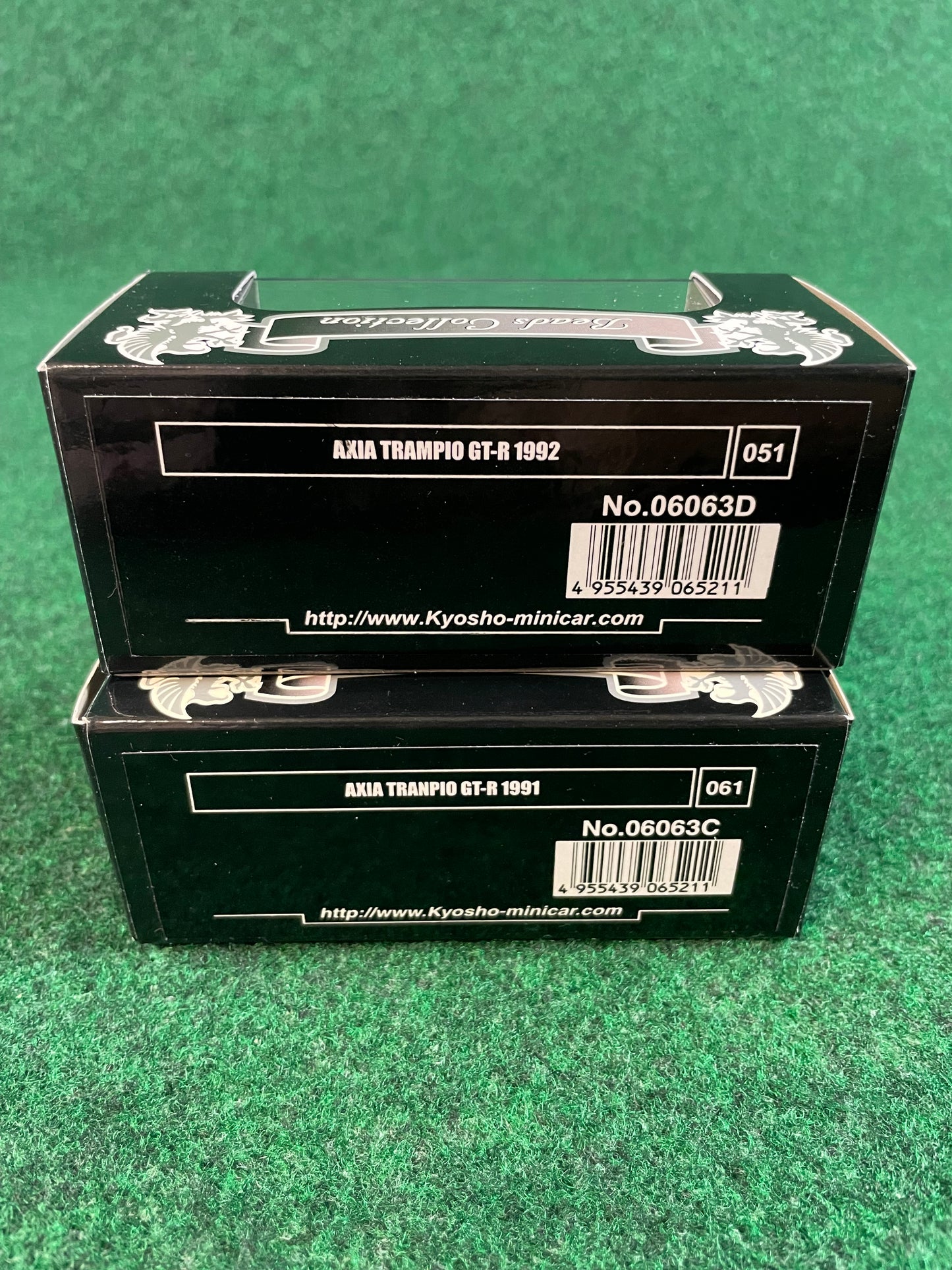 KYOSHO - Beads Collection 1991 & 1992 AXIA TRAMPIO Nissan Skyline R32 GT-R 1/64 Scale Diecast Set