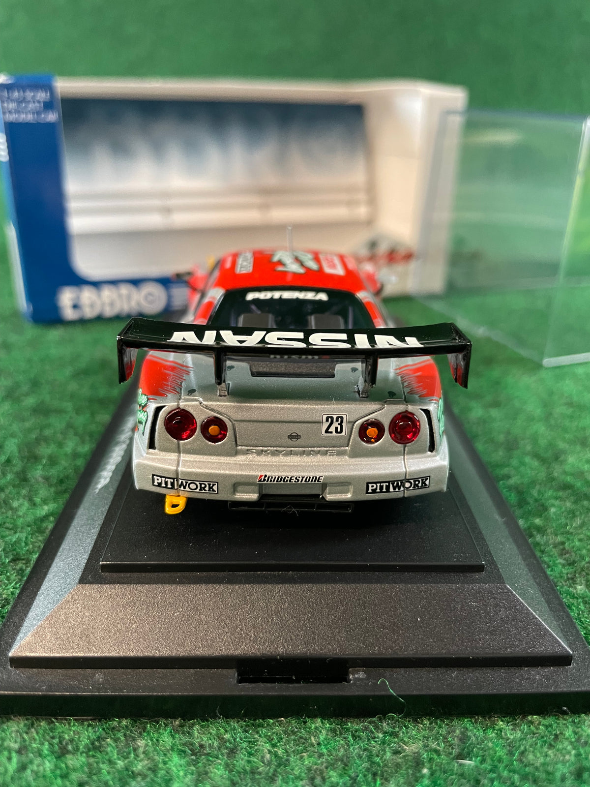EBBRO Racing Car Collection - 2002 Castrol Pitwork Nissan Skyline R34 GT-R VQ 1/43 Scale Diecast
