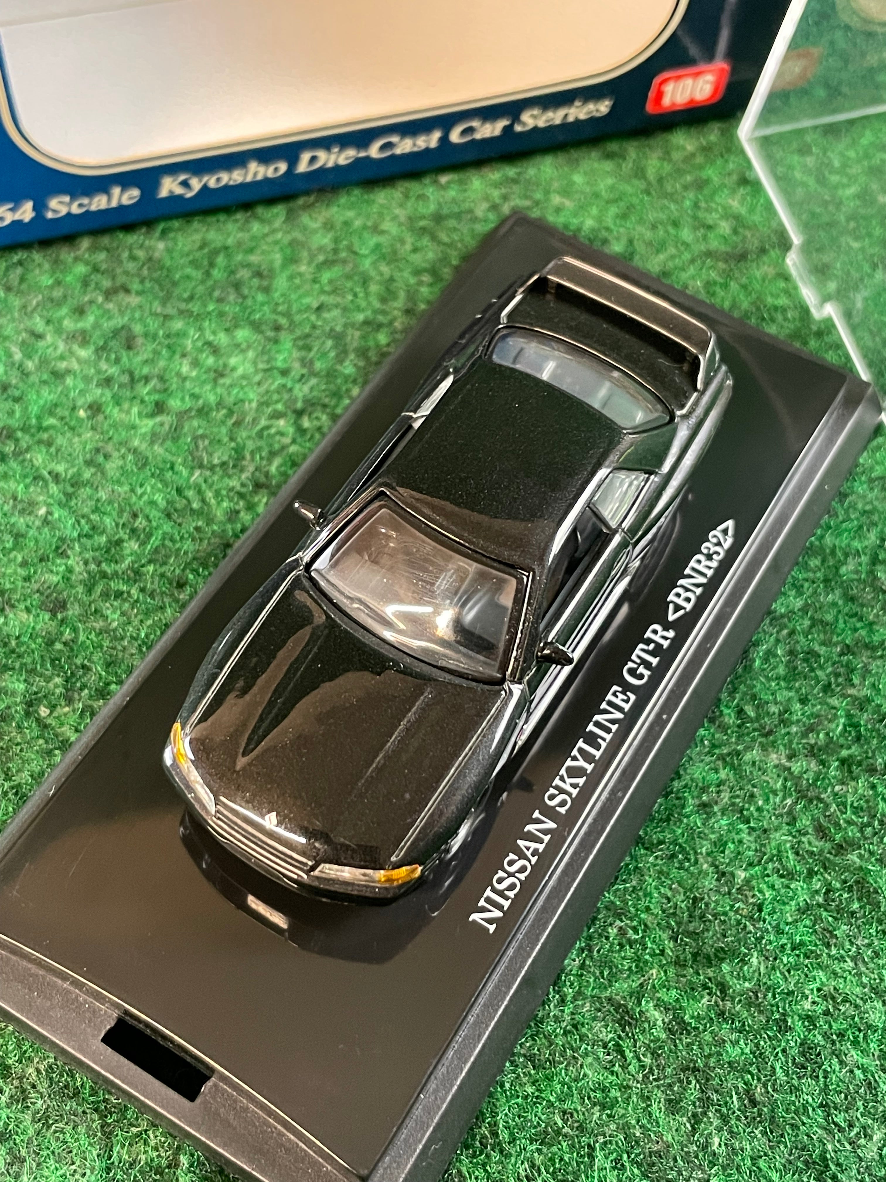 KYOSHO - Beads Collection Black Nissan Skyline R32 GT-R 1/64 Scale