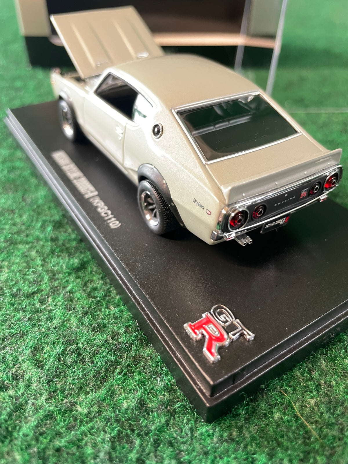KYOSHO - Nissan Skyline Ken Mary GT-R KPGC110 Wide Wheel Version (Silver) 1/43 Scale Diecast