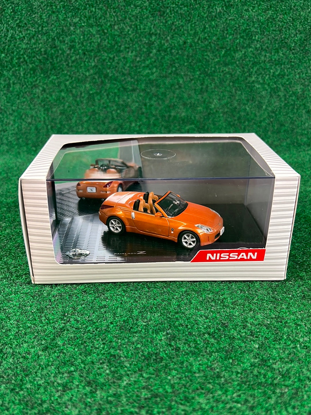 NISSAN Official - KYOSHO Produced: Nissan Z33 Fairlady Z Convertible - 1/43 Scale Diecast