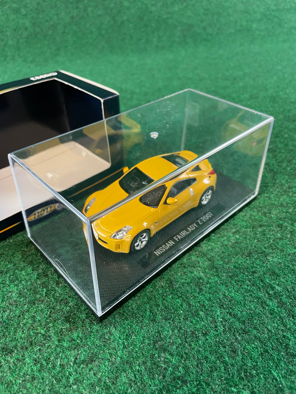 EBBRO - 2007 Nissan Fairlady Z Yellow 1/43 Scale Diecast