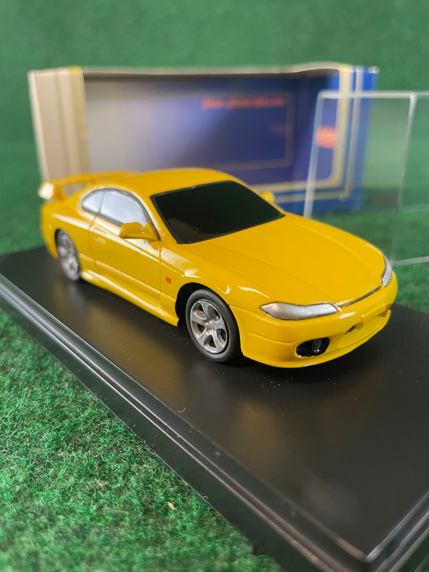 KYOSHO Poly-Stone Gallery Nissan Silvia S15 (Yellow) 1/43 Scale Model Diecast Car