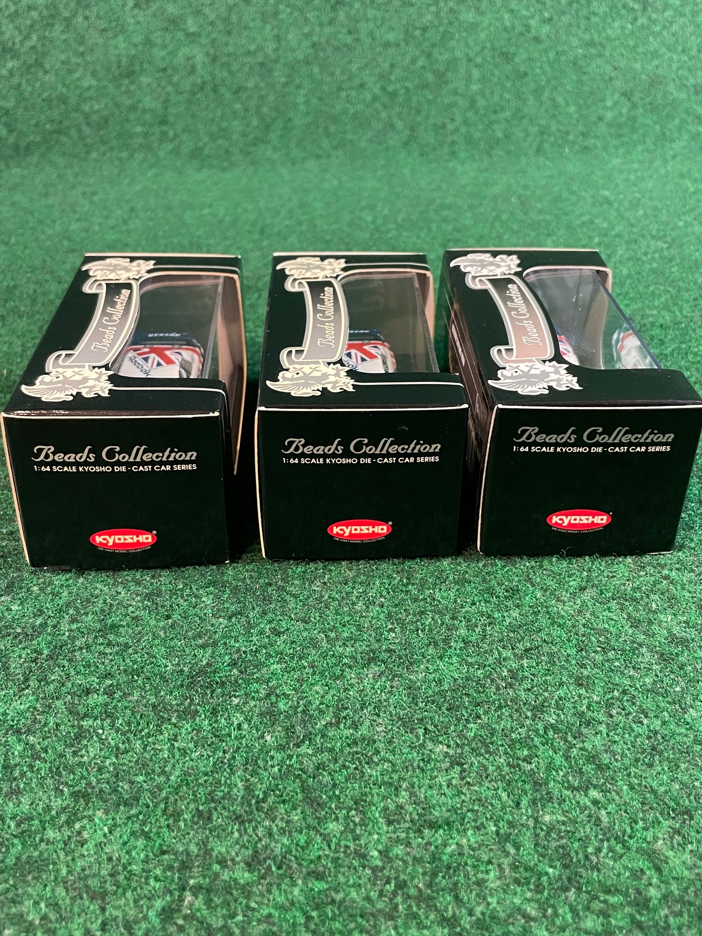 KYOSHO - Beads Collection 1990 & 1991 Reebok Nissan Skyline R32 GT-R 1/64 Scale Diecast Set