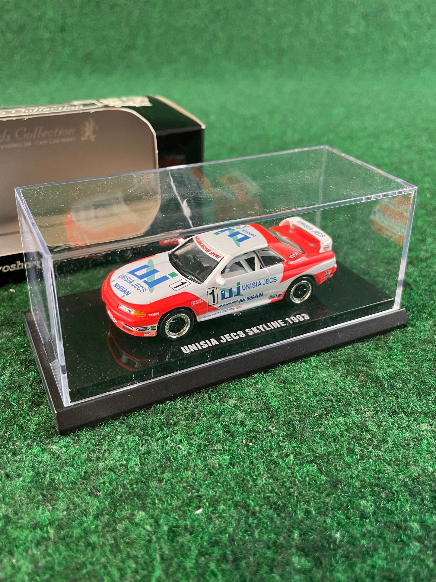 KYOSHO - Beads Collection 1992 & 1993 Unisia JECS Nissan Skyline R32 GT-R 1/64 Scale Diecast Set