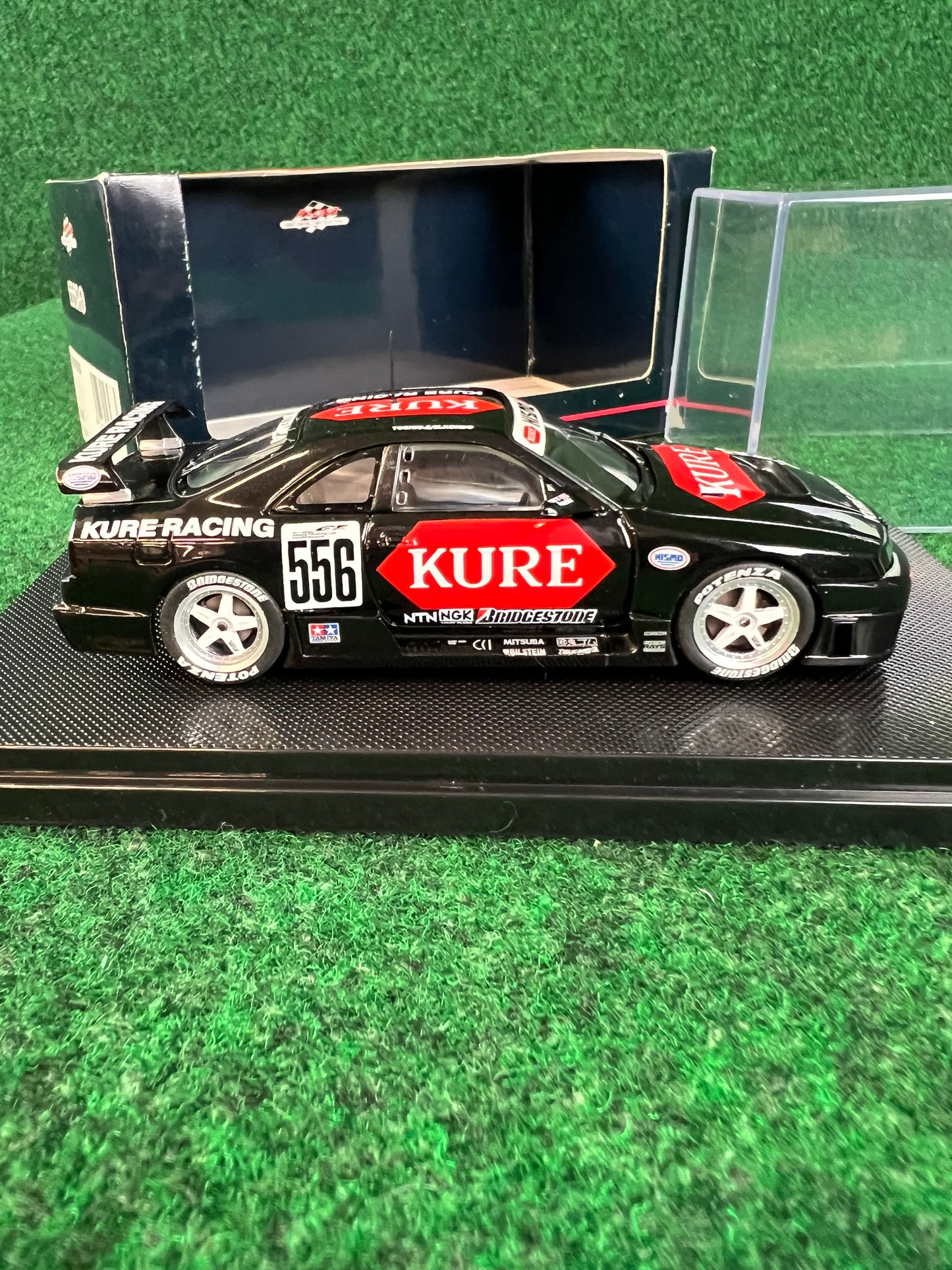 EBBRO Racing Collection - 1996 JGTC KURE 556 Nissan Skyline R33 GTR 1/43 Scale Diecast