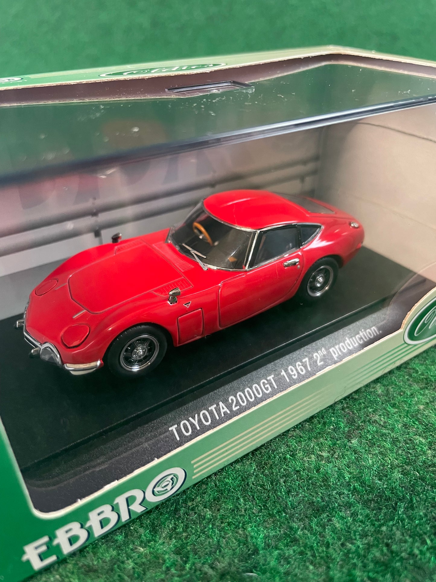 EBBRO - Toyota 2000GT 2nd Production Red 1/43 Scale Diecast