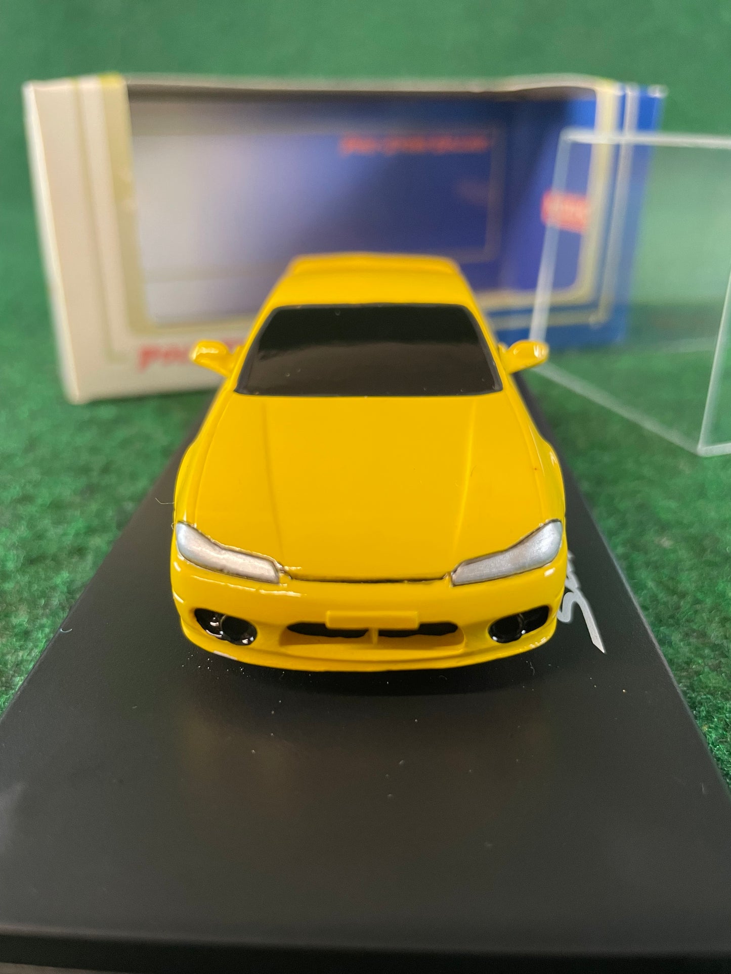 KYOSHO Poly-Stone Gallery Nissan Silvia S15 (Yellow) 1/43 Scale Model Diecast Car