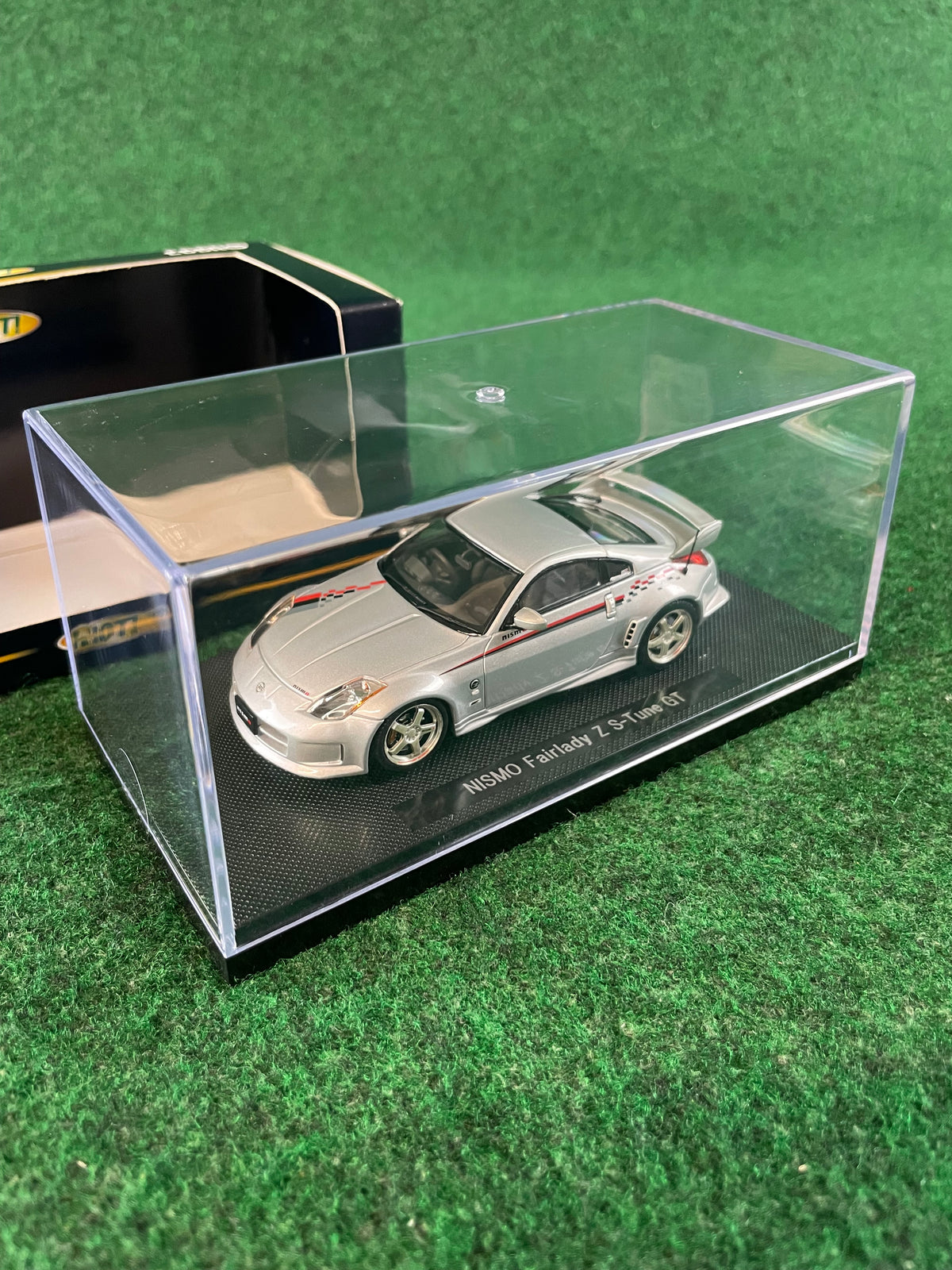 EBBRO HOT! Nissan Nismo Fairlady Z (350Z) S-Tune GT W/ Nismo Stripe 1/43 Diecast
