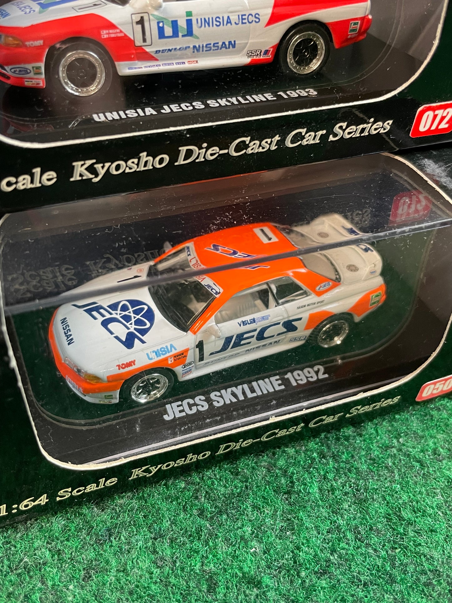 KYOSHO - Beads Collection 1992 & 1993 Unisia JECS Nissan Skyline R32 GT-R 1/64 Scale Diecast Set