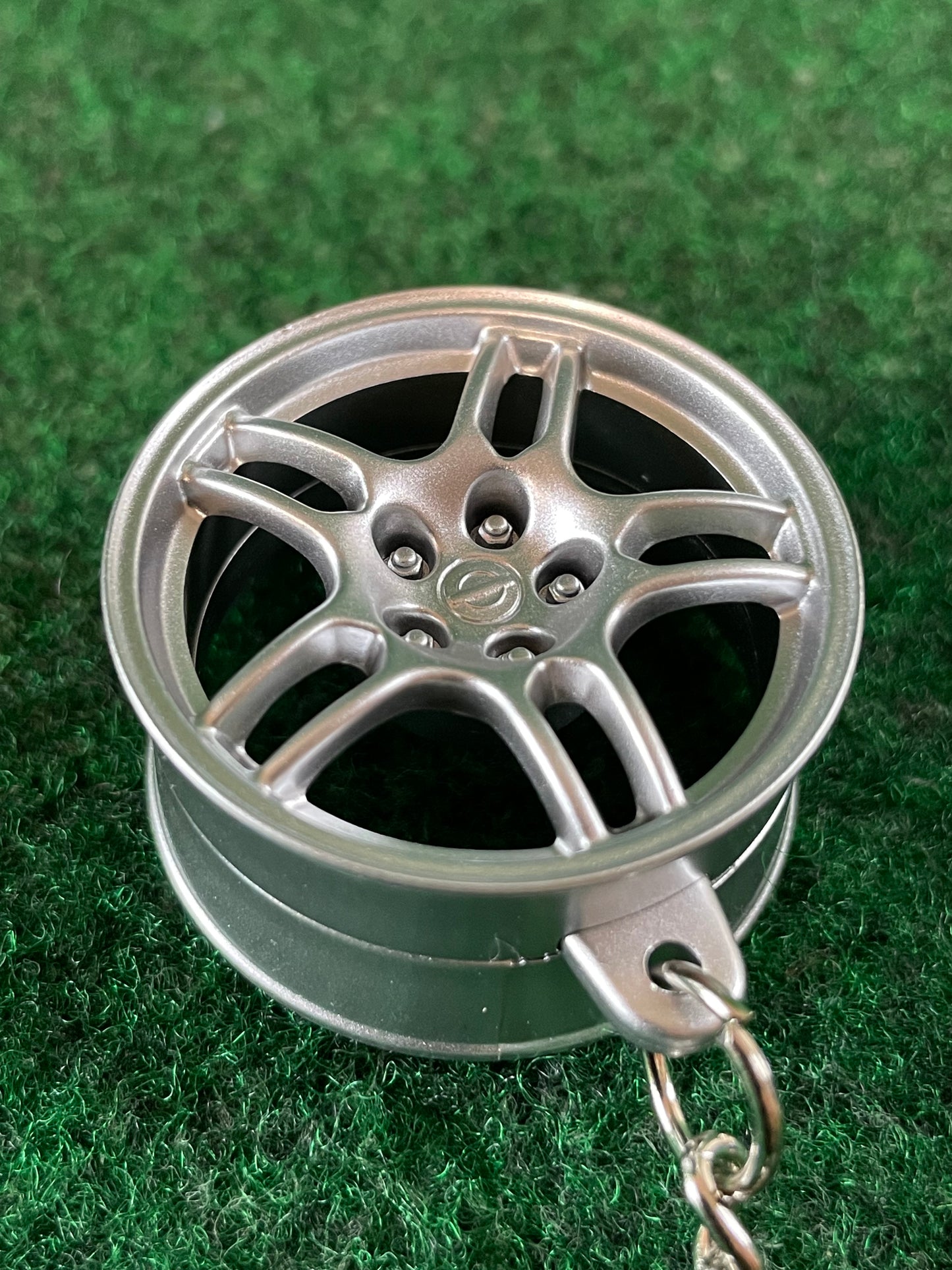 TC Juurokuhoi Vending Machine Nissan Skyline R33 GT-R Wheel Keychain