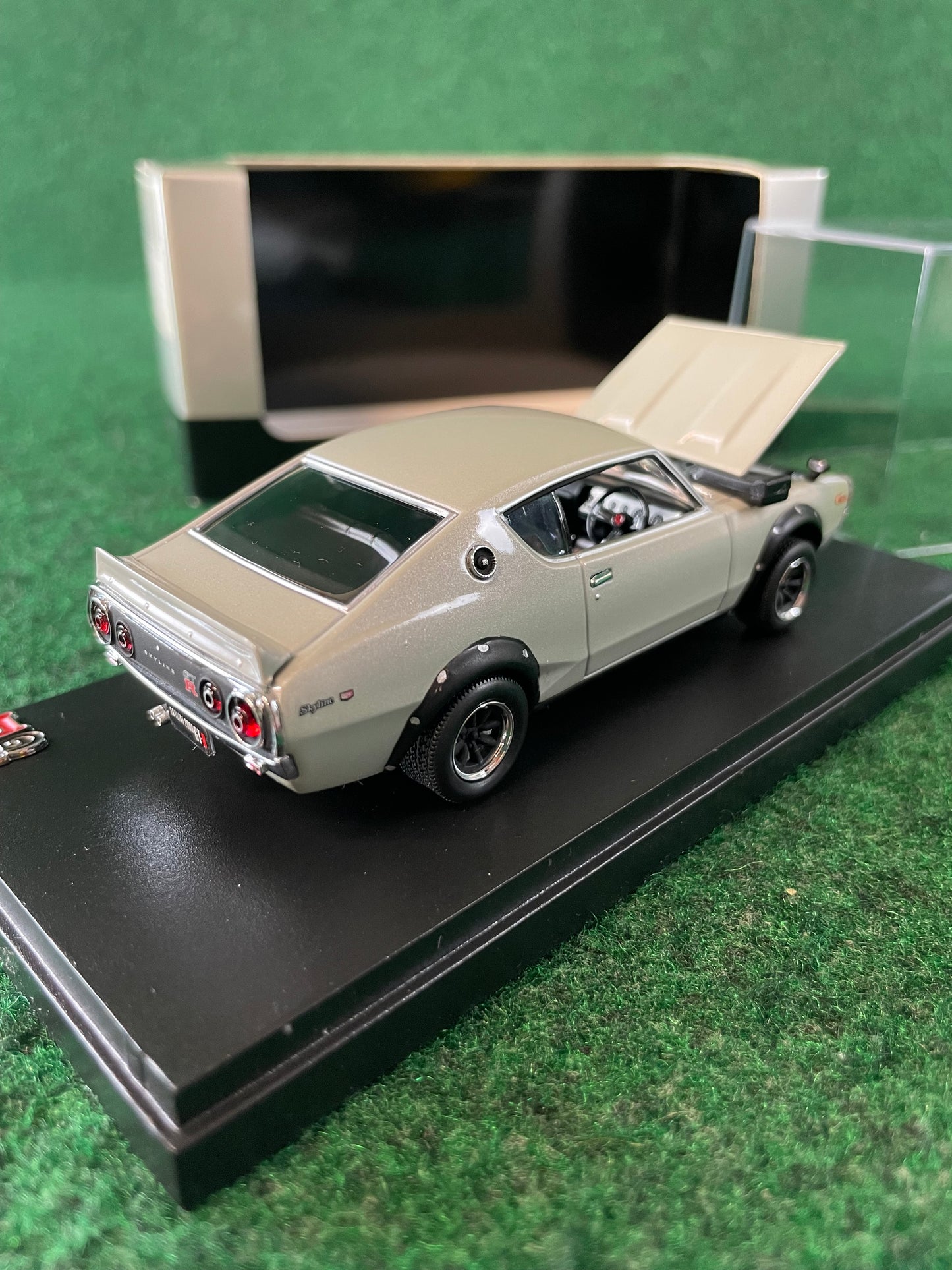 KYOSHO - Nissan Skyline Ken Mary GT-R KPGC110 Wide Wheel Version (Silver) 1/43 Scale Diecast