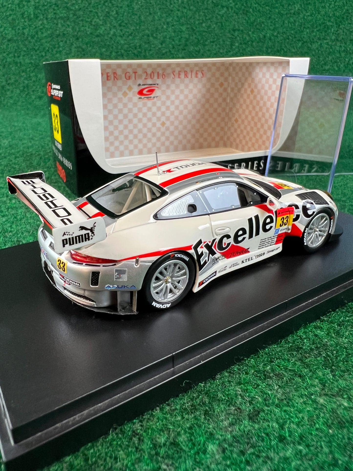 EBBRO - SUPER GT 2016 Excellence Porsche 911 GT300 No. 33 1/43 Scale Diecast