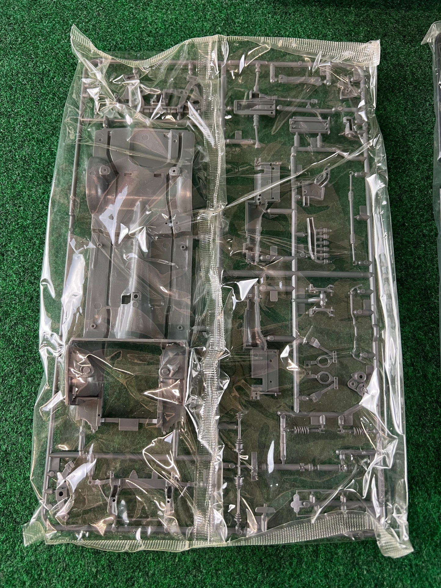 Tamiya - HKS Group A Nissan Skyline R32 GTR 1/24 Scale Model