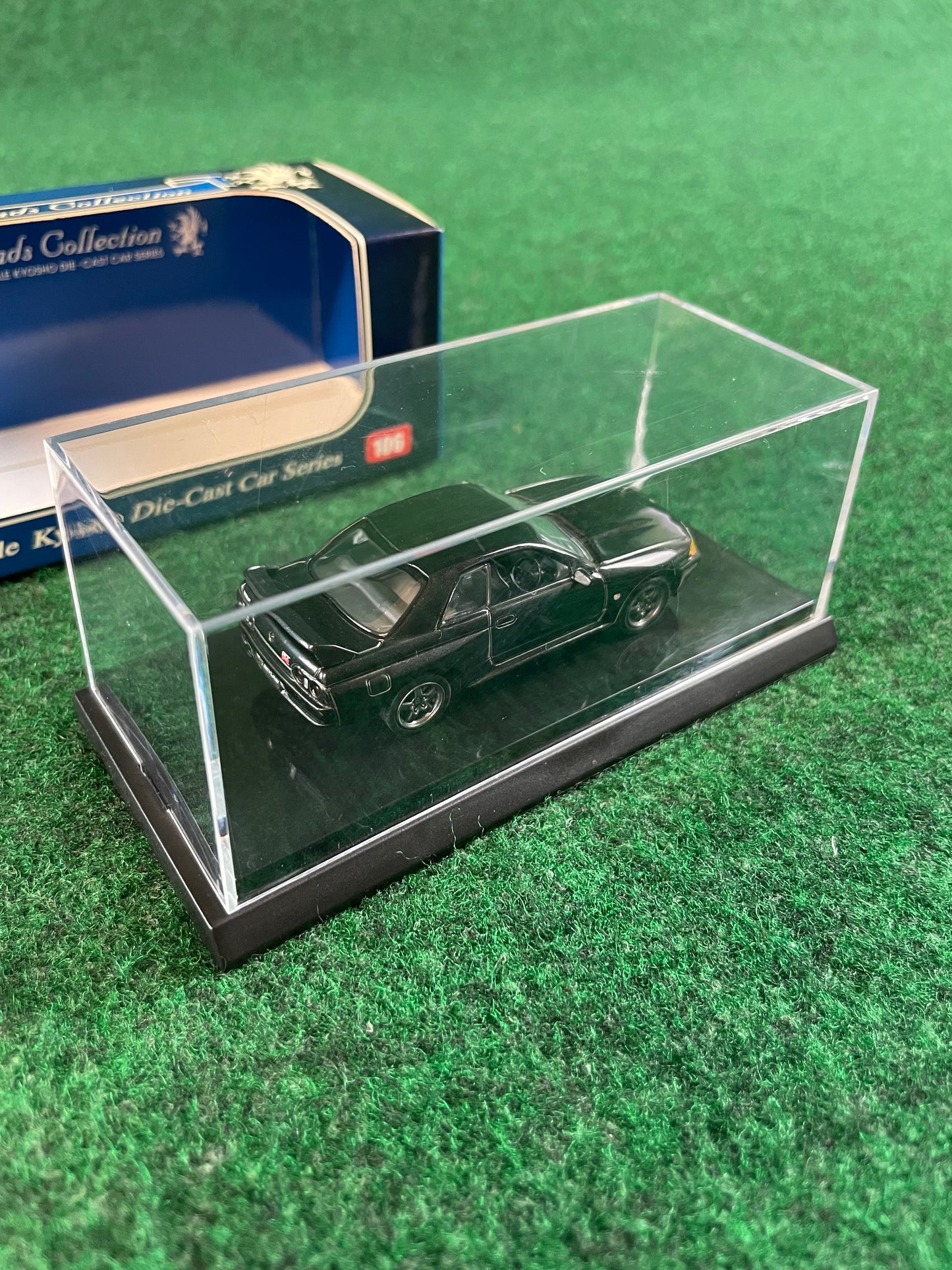 KYOSHO - Beads Collection Black Nissan Skyline R32 GT-R 1/64 Scale Diecast