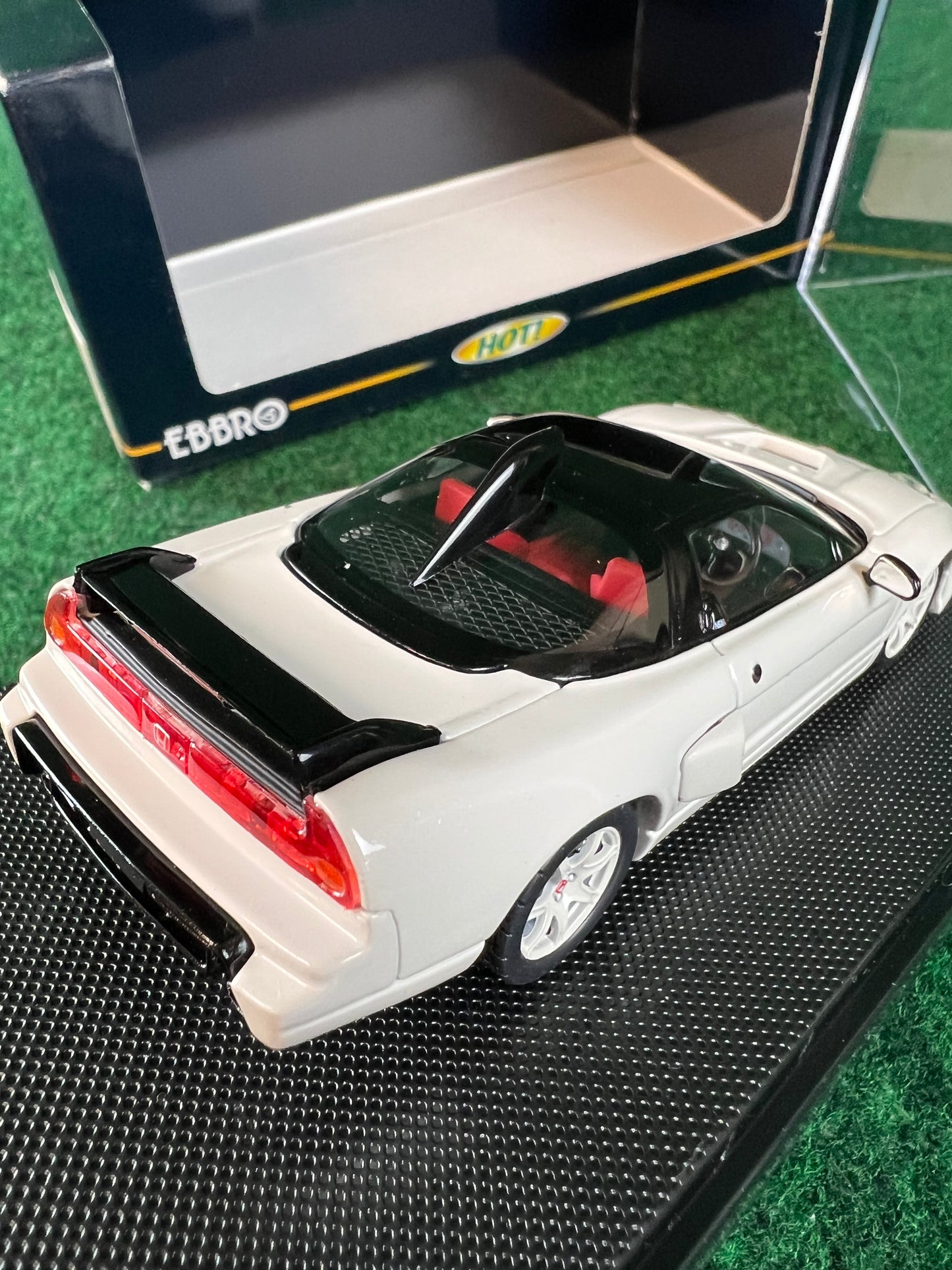 EBBRO Hot! - Honda NSX Type R GT 1/43 Scale Diecast