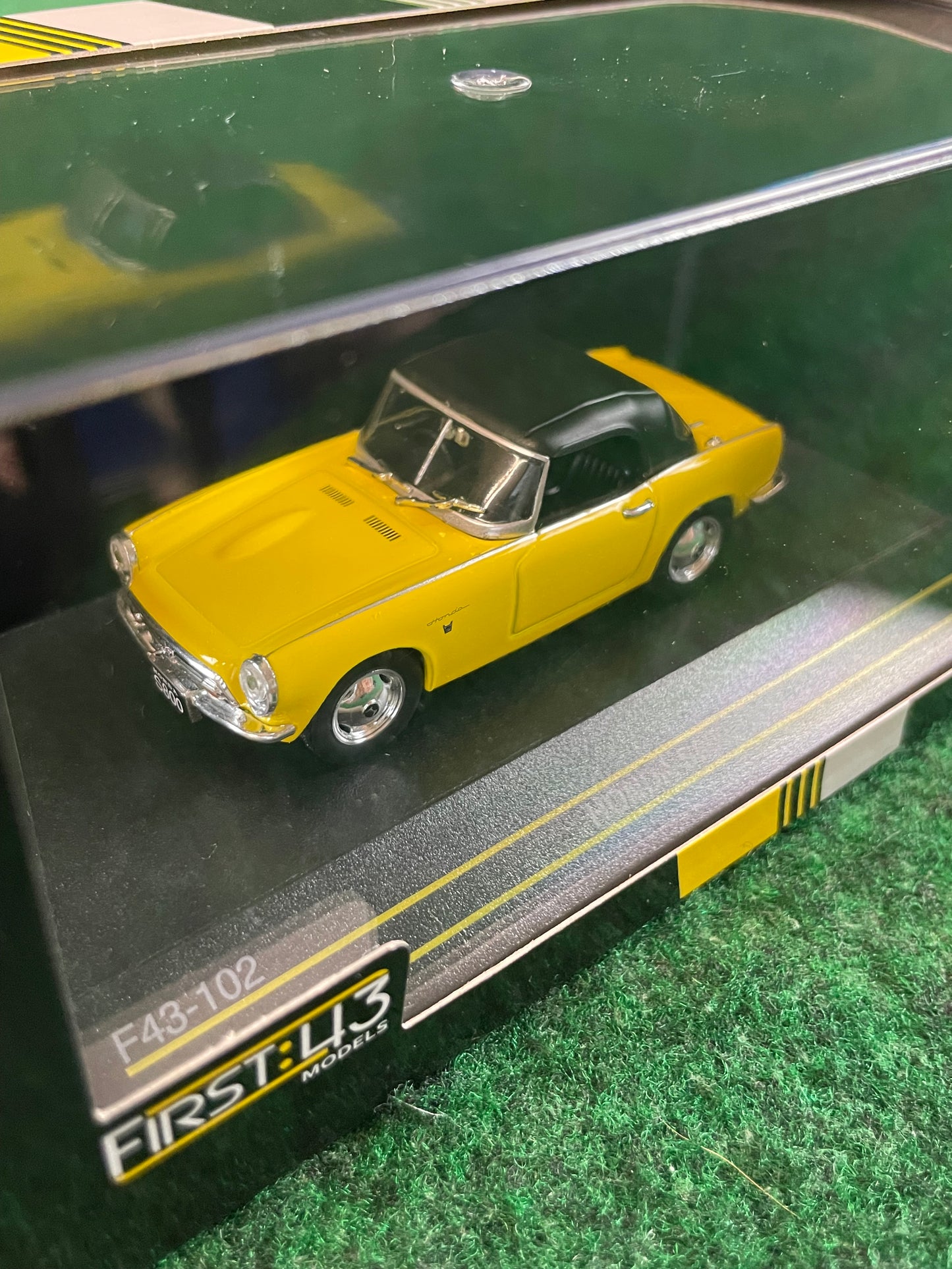 First43 Honda S800 1/43 Scale Diecast and Honda Collection Hall Towel Set
