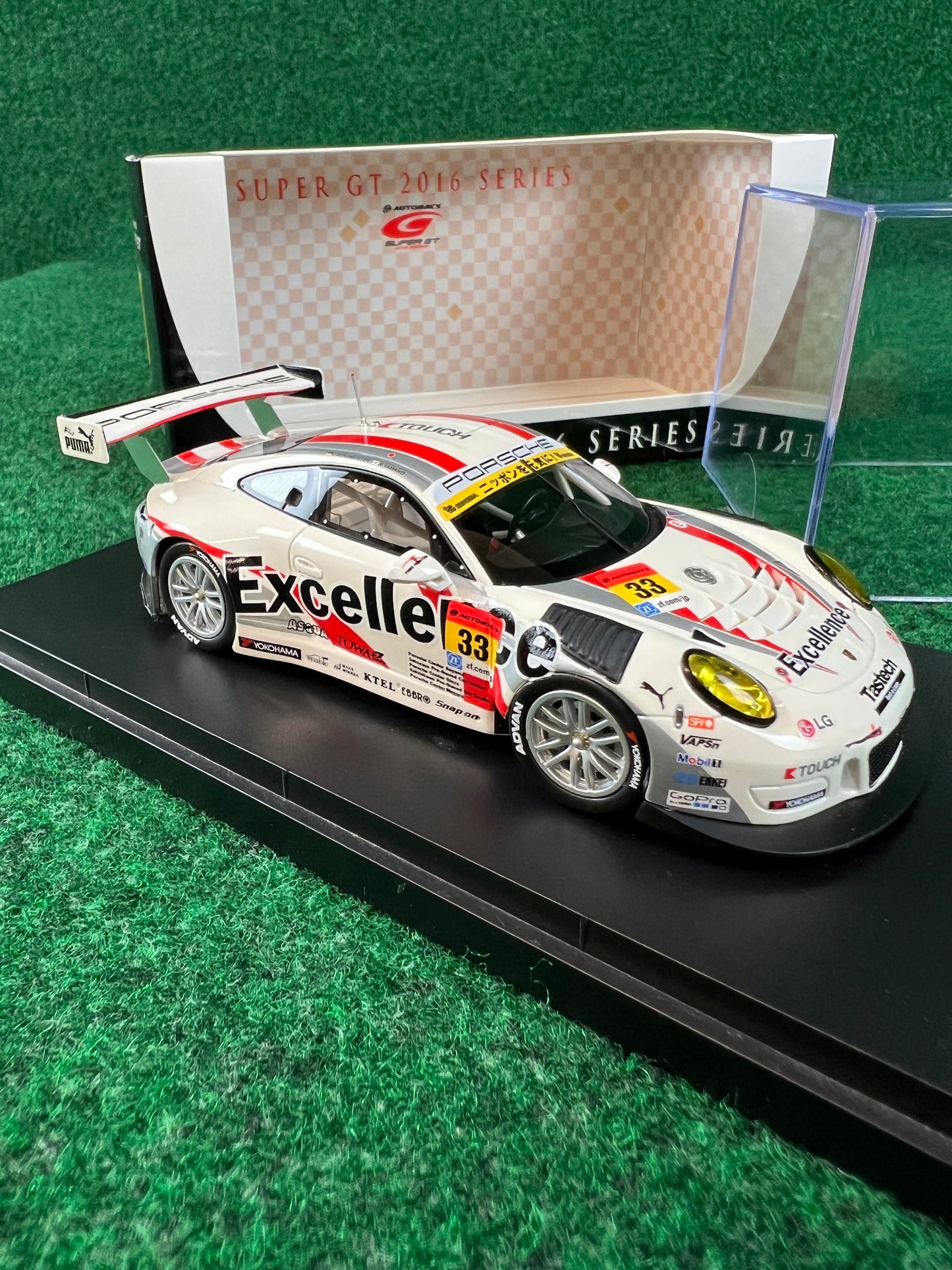 EBBRO - SUPER GT 2016 Excellence Porsche 911 GT300 No. 33 1/43 Scale Diecast