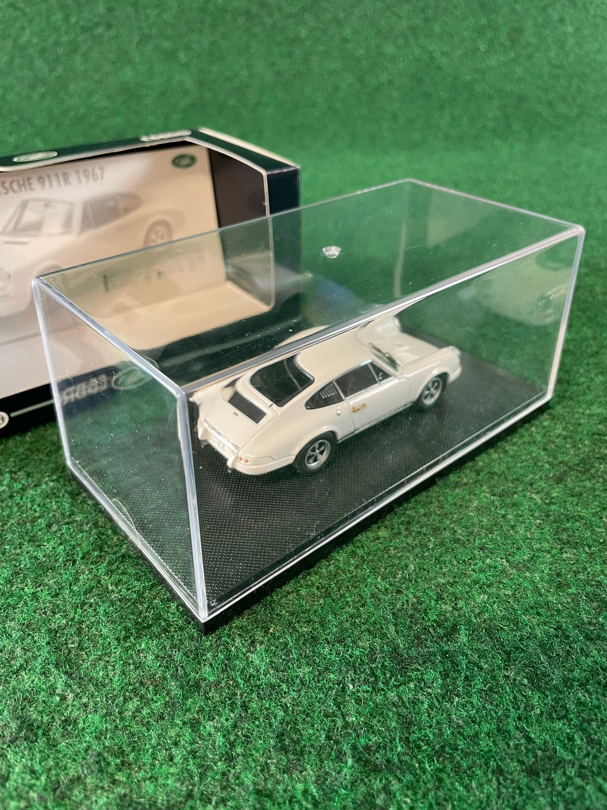 EBBRO Oldies - 1967 Porsche 911R White 1/43 Scale Diecast