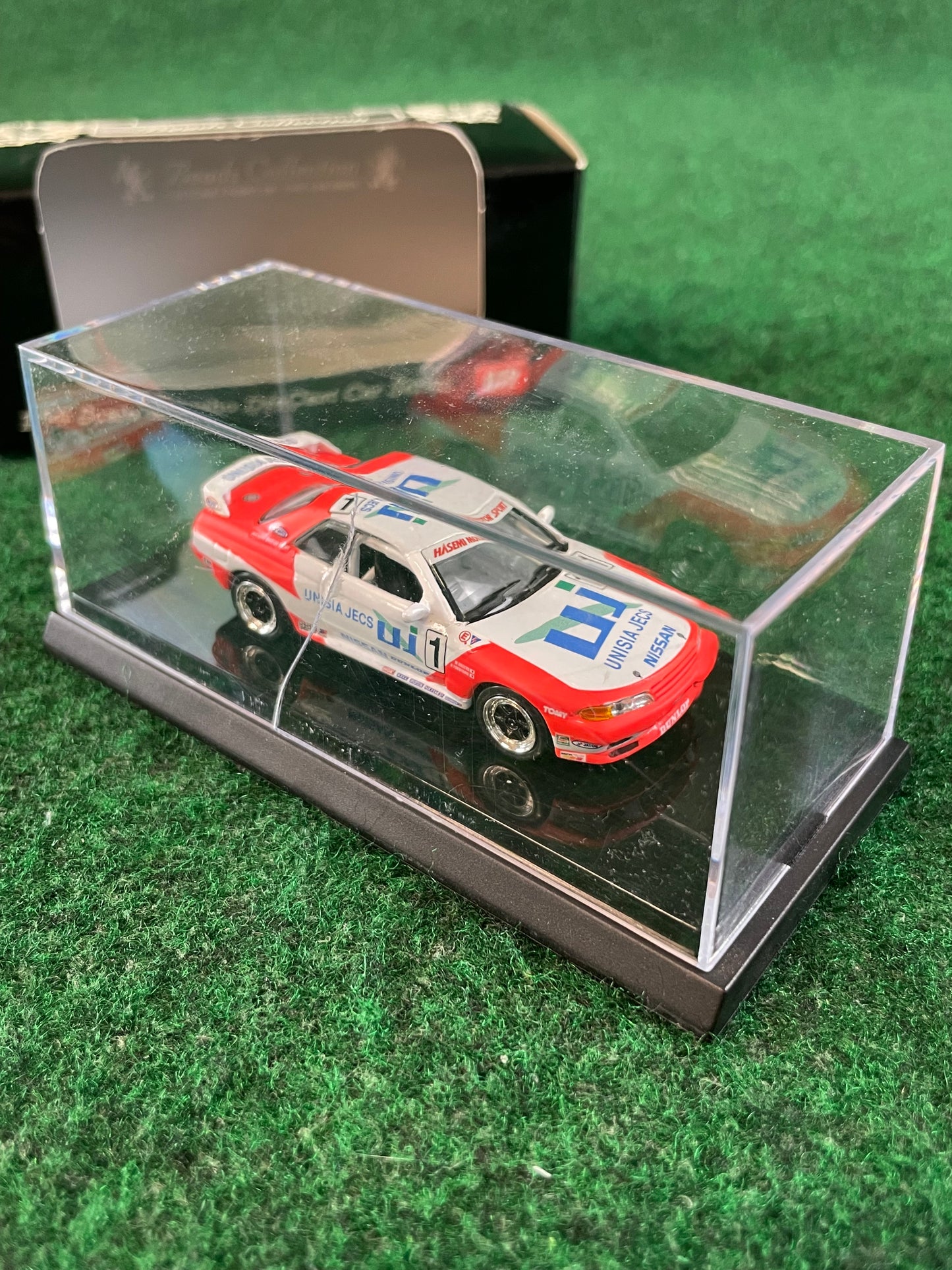 KYOSHO - Beads Collection 1992 & 1993 Unisia JECS Nissan Skyline R32 GT-R 1/64 Scale Diecast Set
