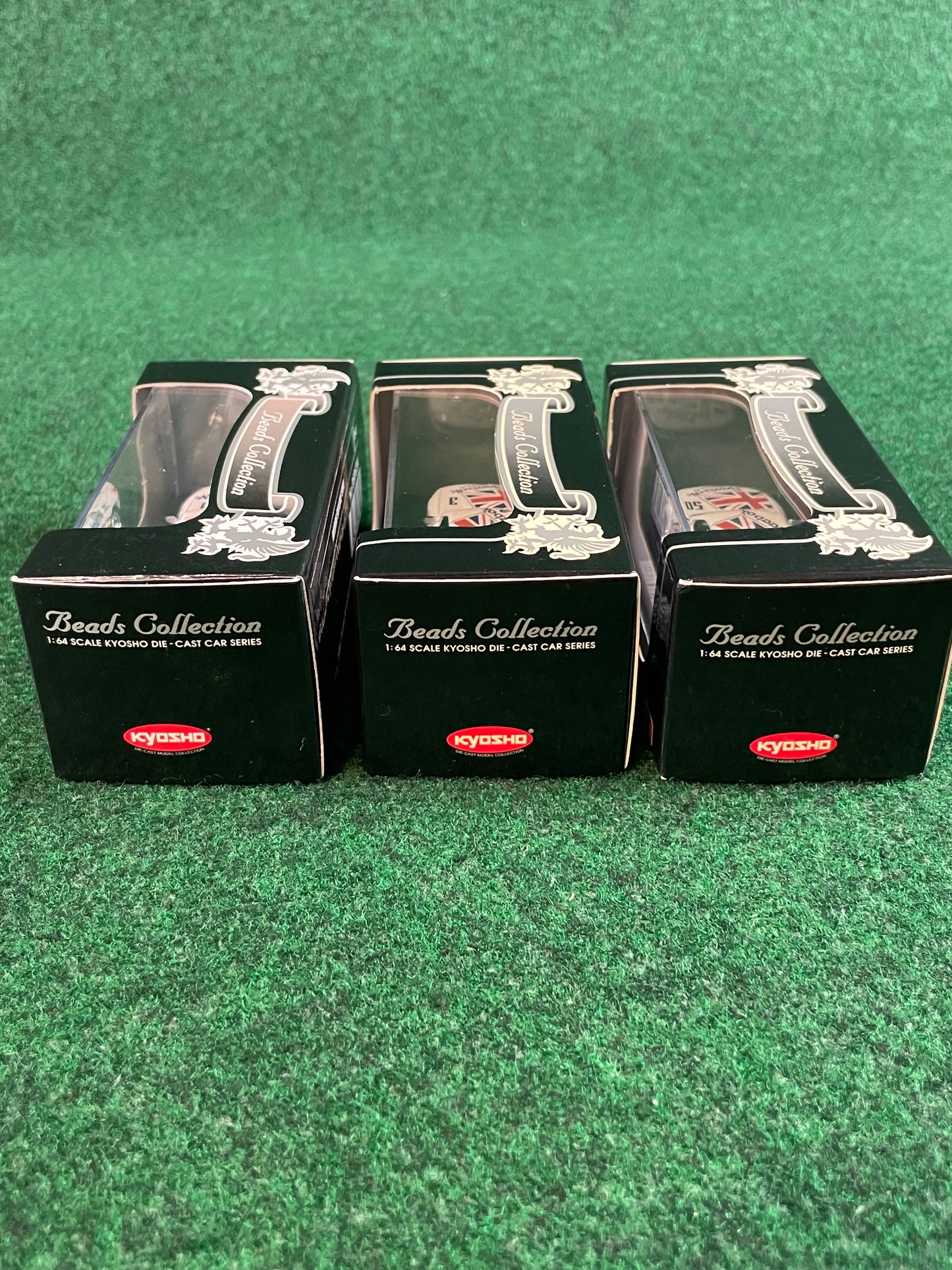 KYOSHO - Beads Collection 1990 & 1991 Reebok Nissan Skyline R32 GT-R 1/64 Scale Diecast Set