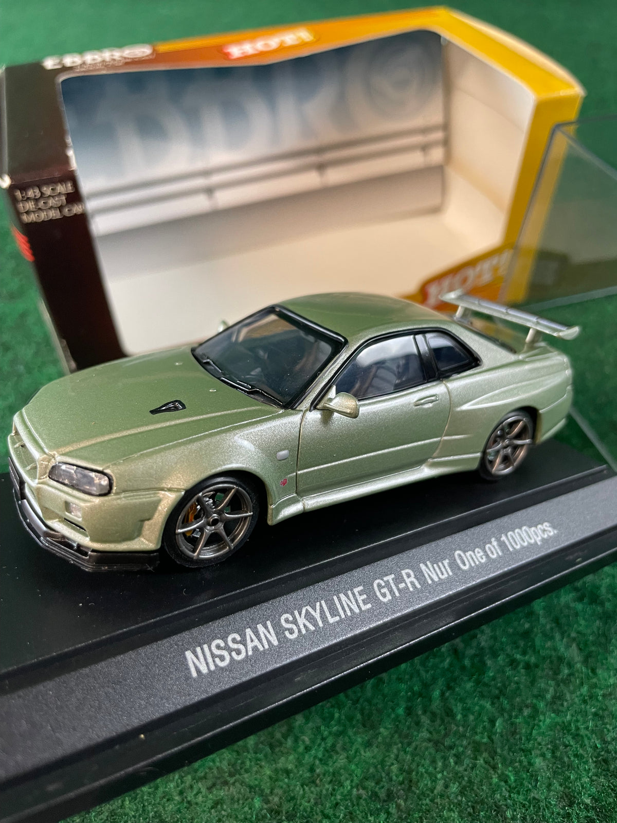 EBBRO HOT! Nissan Skyline R34 GT-R VSPEC II Nur 1/43 Diecast