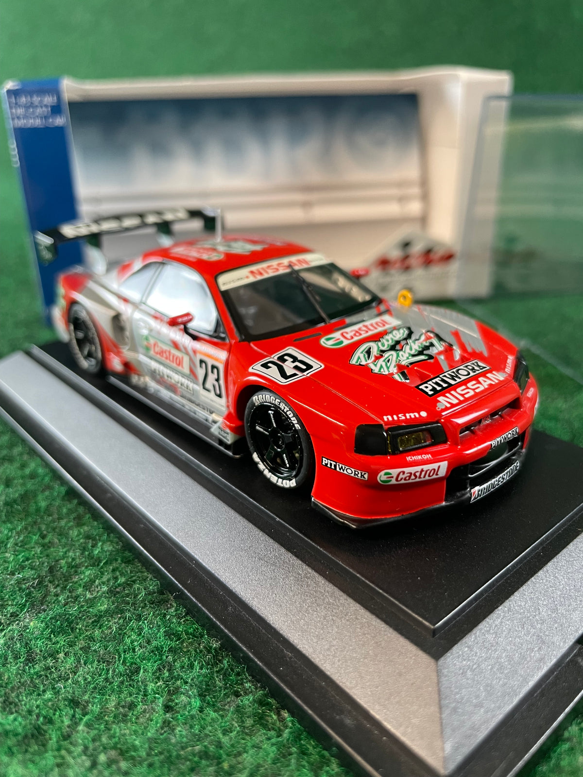EBBRO Racing Car Collection - 2002 Castrol Pitwork Nissan Skyline R34 GT-R VQ 1/43 Scale Diecast