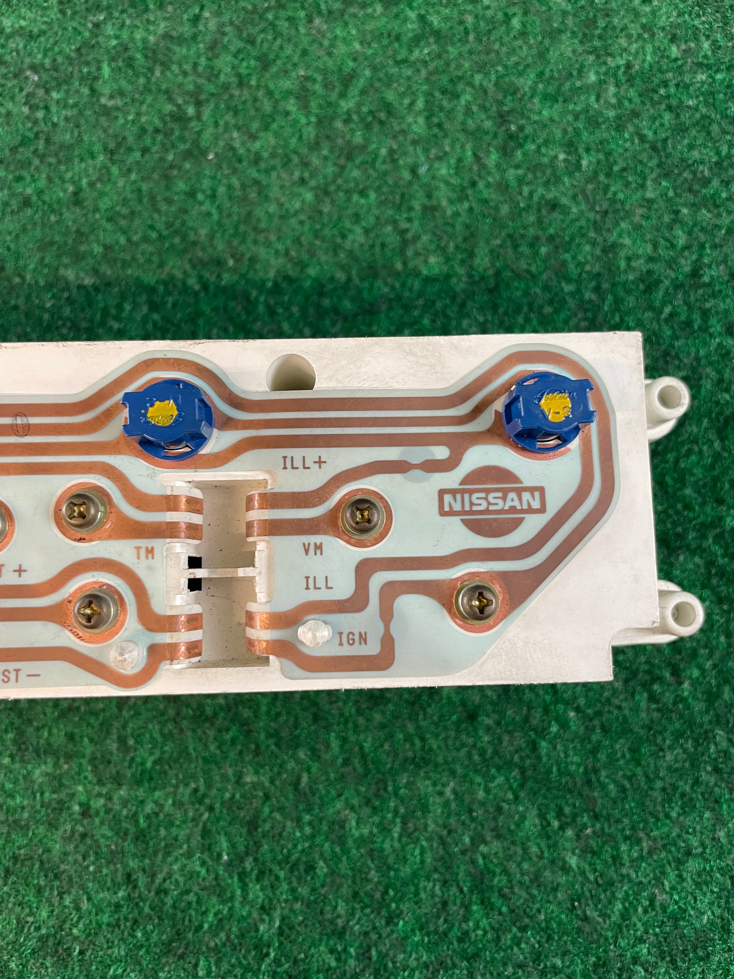 Nissan Skyline R32 GT-R Factory JDM Center Dash Triple Gauge Cluster