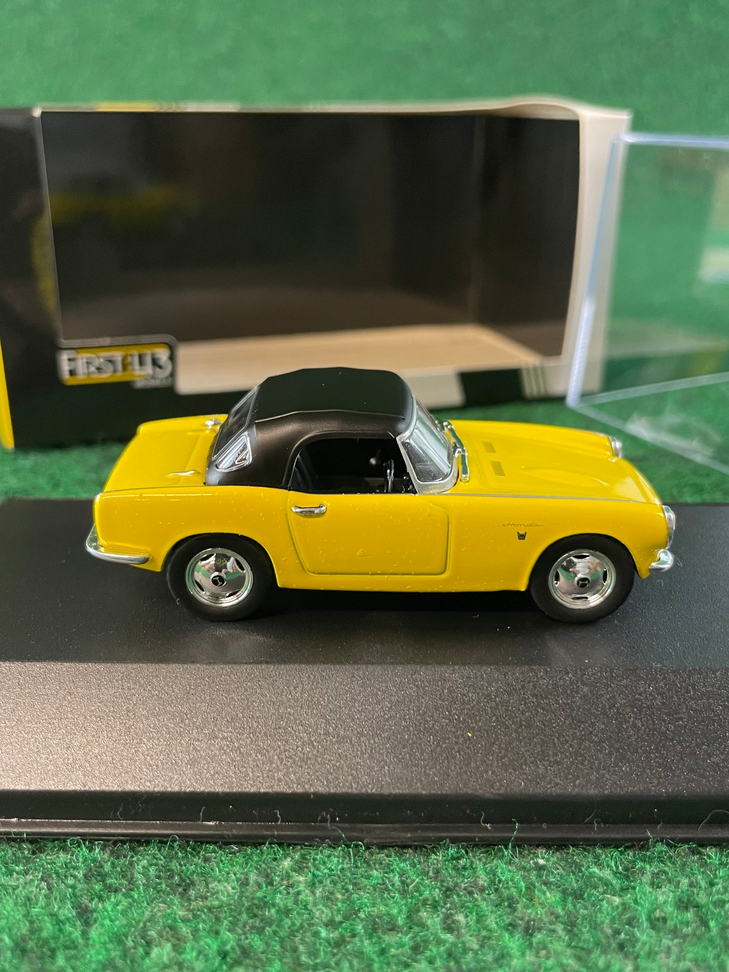 First43 Honda S800 1/43 Scale Diecast and Honda Collection Hall Towel Set