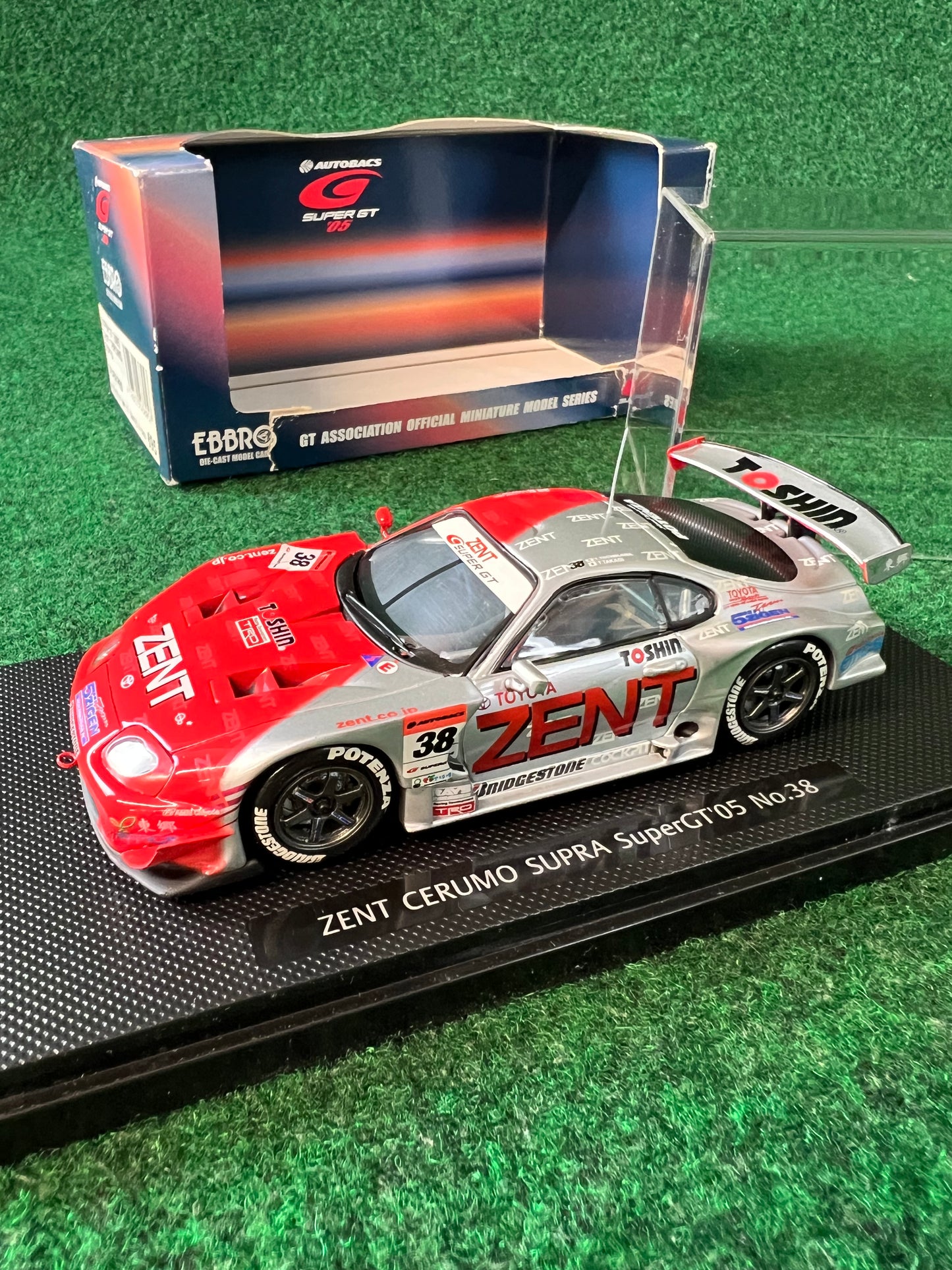 EBBRO - ZENT CERUMO 2005 Toyota Supra GT500 SuperGT No.38 1/43 Scale Diecast
