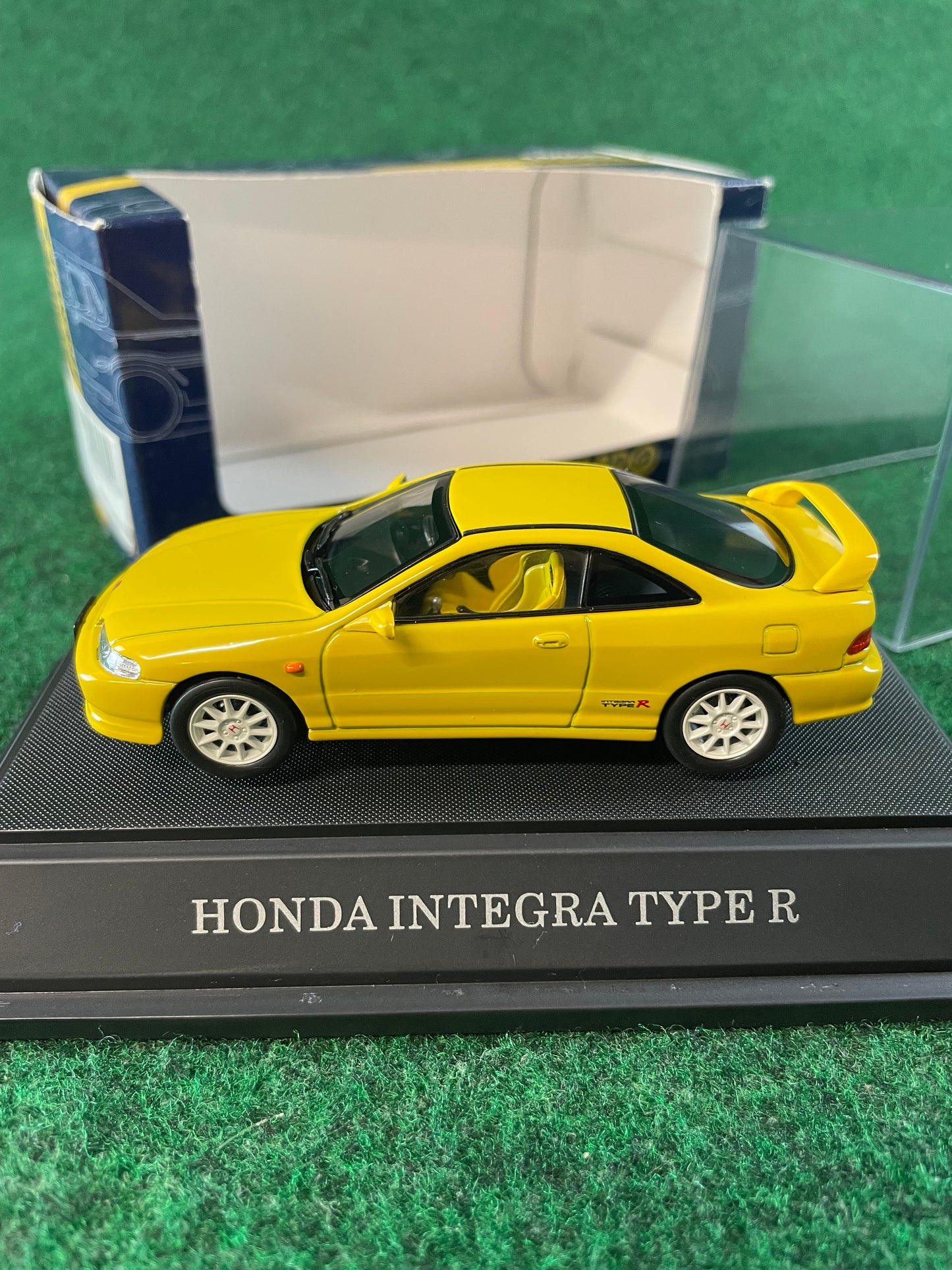 EBBRO Trendies Honda Integra Type R DC2 (Yellow) 1/43 Scale Diecast
