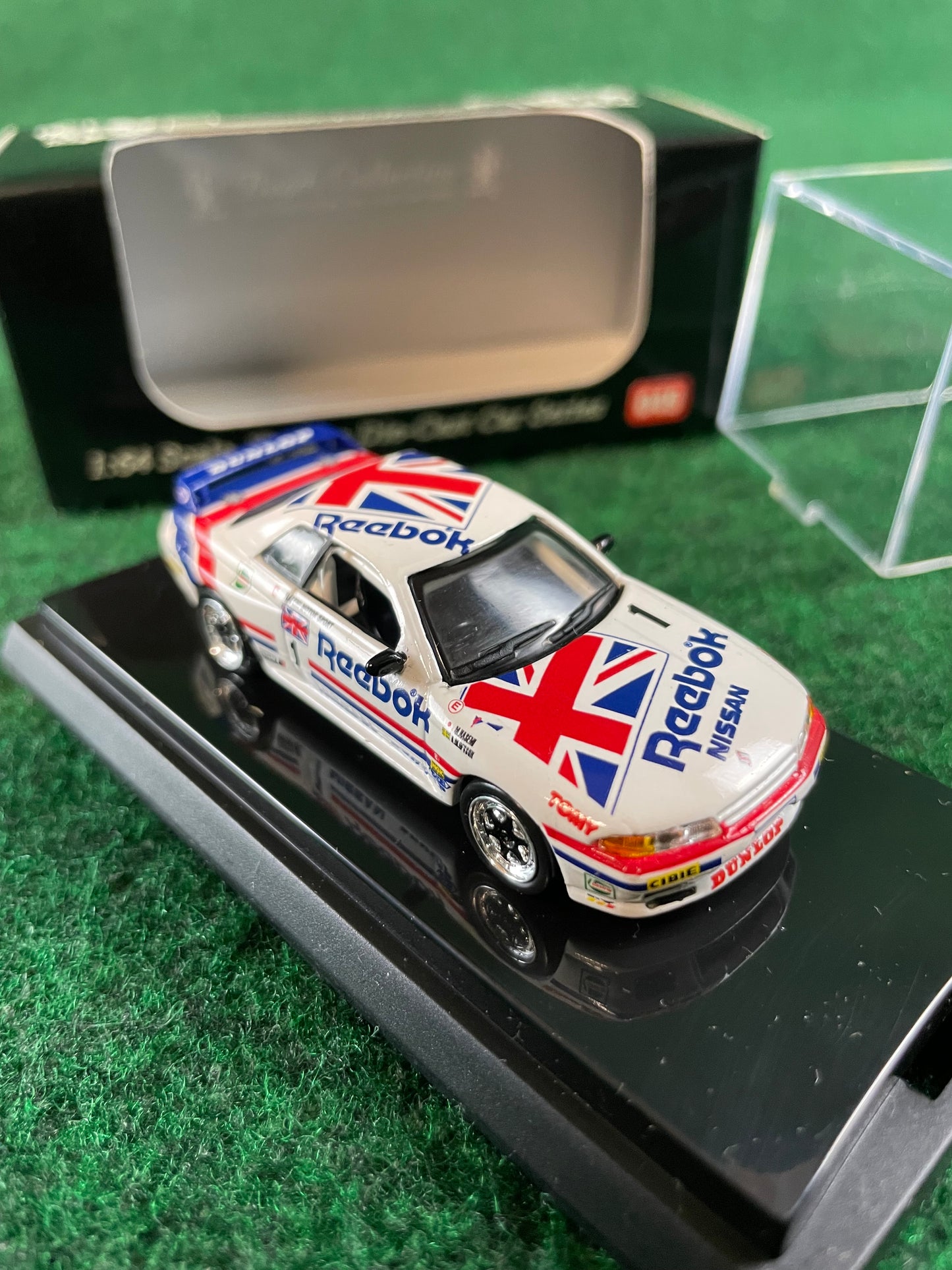 KYOSHO - Beads Collection 1990 & 1991 Reebok Nissan Skyline R32 GT-R 1/64 Scale Diecast Set