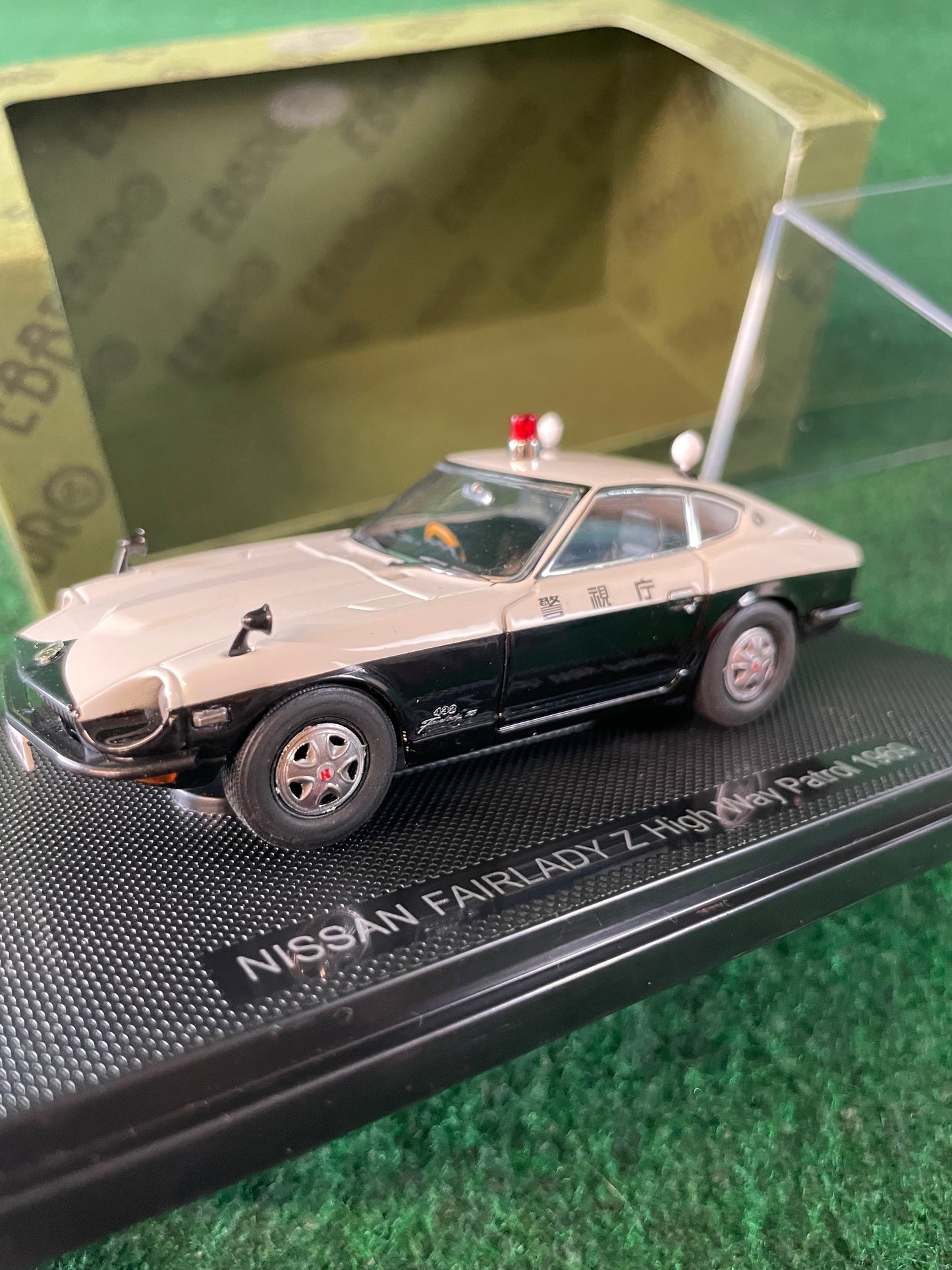 EBBRO Oldies - 1969 Nissan Fairlady Z Highway Patrol Car 1/43 Scale Diecast