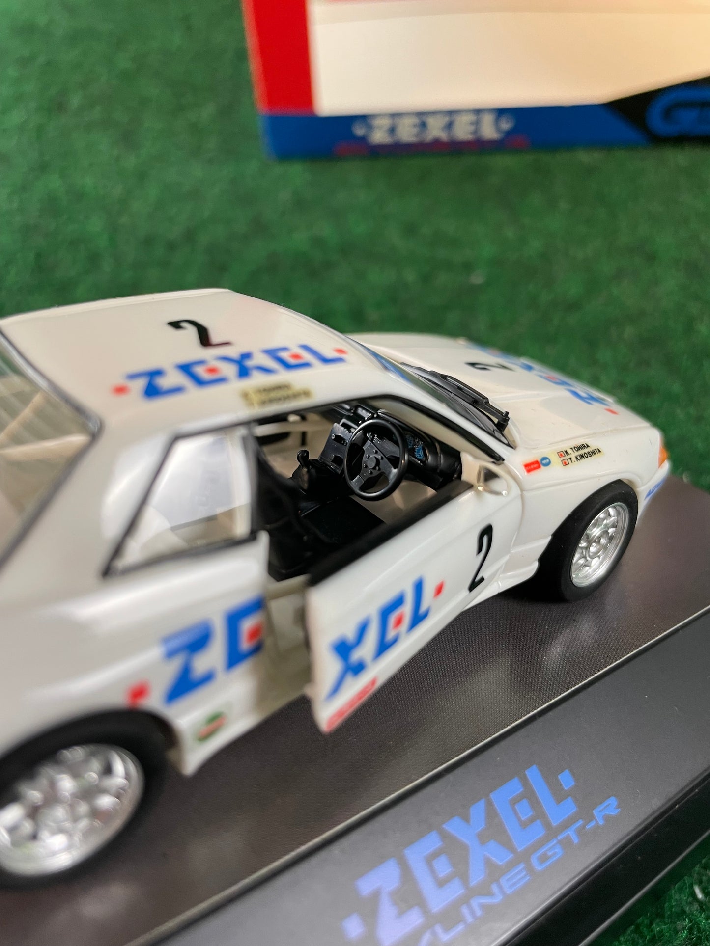ROSSO - Zexel No. 2 Nissan Skyline R32 GT-R (2) 1/43 Scale Model Car